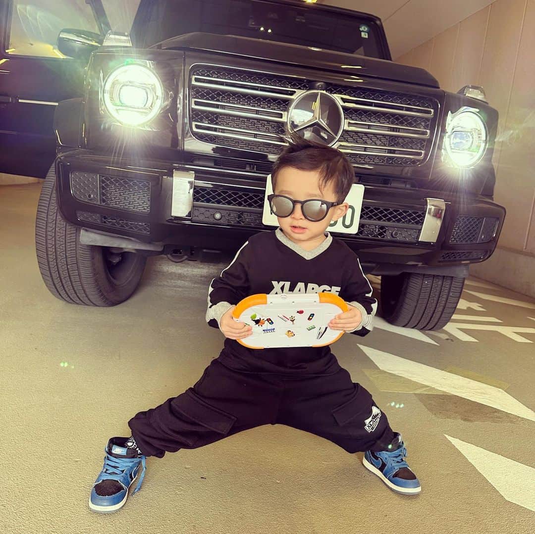 DJ JUICYさんのインスタグラム写真 - (DJ JUICYInstagram)「小さい彼氏😎🖤  ザングラス逆さまにかけてアンパンマンパット持って😝😝😝  もぅ可愛いんだから😚😚😚💘  #小さい彼氏 #息子 #可愛い #2歳5ヶ月  #アンパンマンパン  #ゲレンデ#ブーブー#車 #kidsfashion#xlargekids#jordan1」3月11日 0時43分 - dj_juicy0912