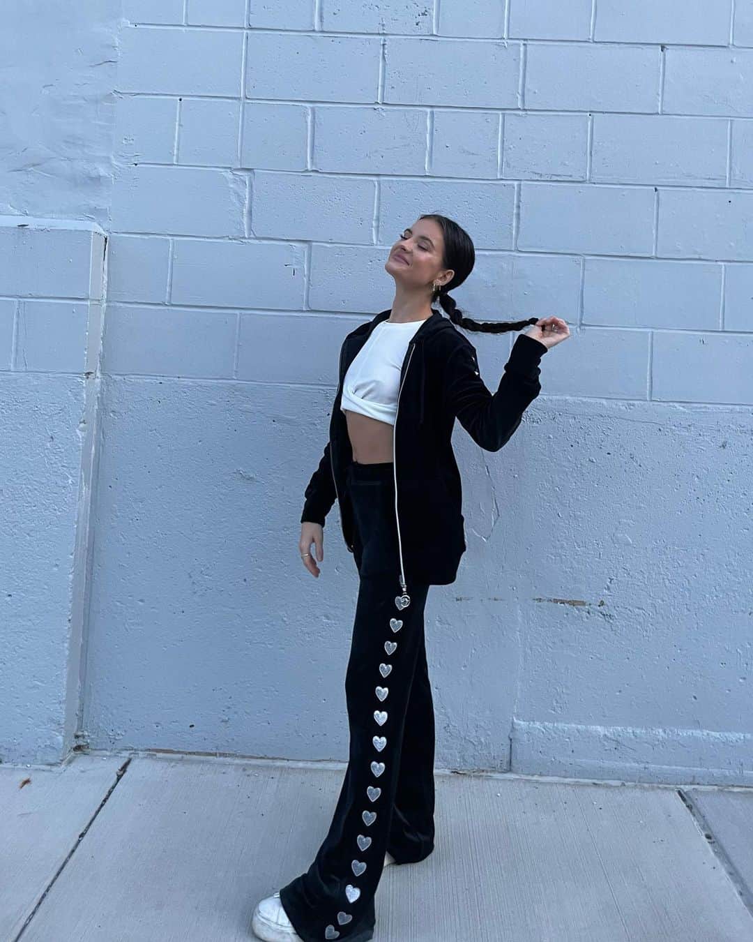 Brooke Marie Hylandのインスタグラム：「heard from a friend of a friend that track suits are back in ♥」