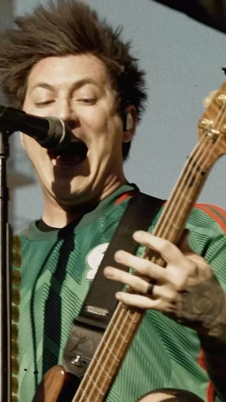 Jaime Preciadoのインスタグラム：「Pass the Nirvana Live from “When We Were Young” festival!!! That show was special! Link in bio.   Video by: @v.trvn  Mixed by me ❤️」