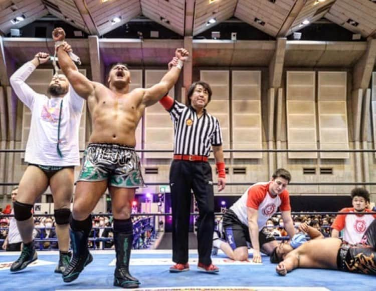 トーア・ヘナーレのインスタグラム：「ドラゴン・スレイヤー。⚔️🐲  The Taniwha of Te Tai Tokerau. 🌀  #AaronHenare #NJCup #UnitedEmpire👑」