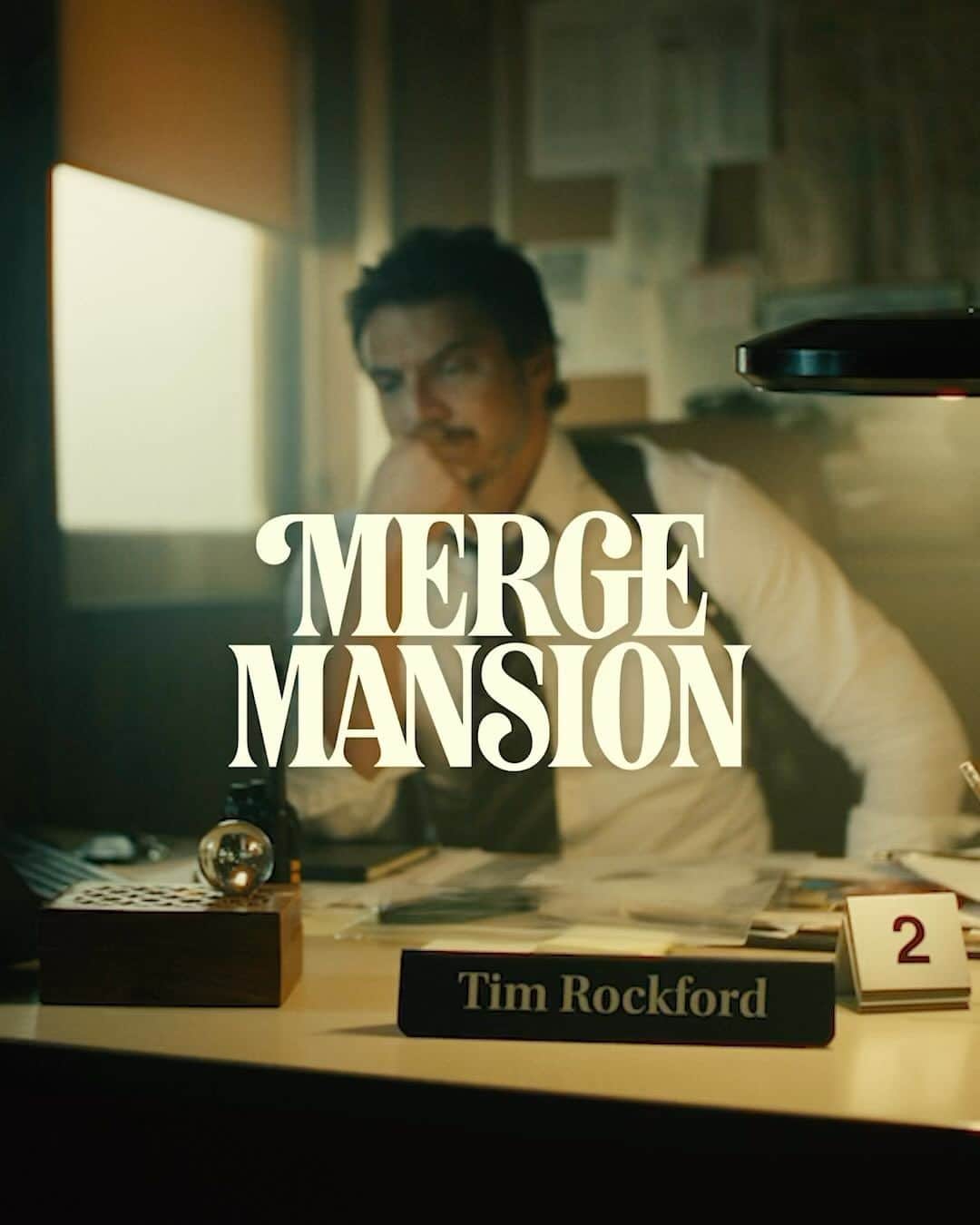 ペドロ・パスカルのインスタグラム：「There are secrets waiting to be unraveled … #WhatsGrandmaHiding @mergemansion」