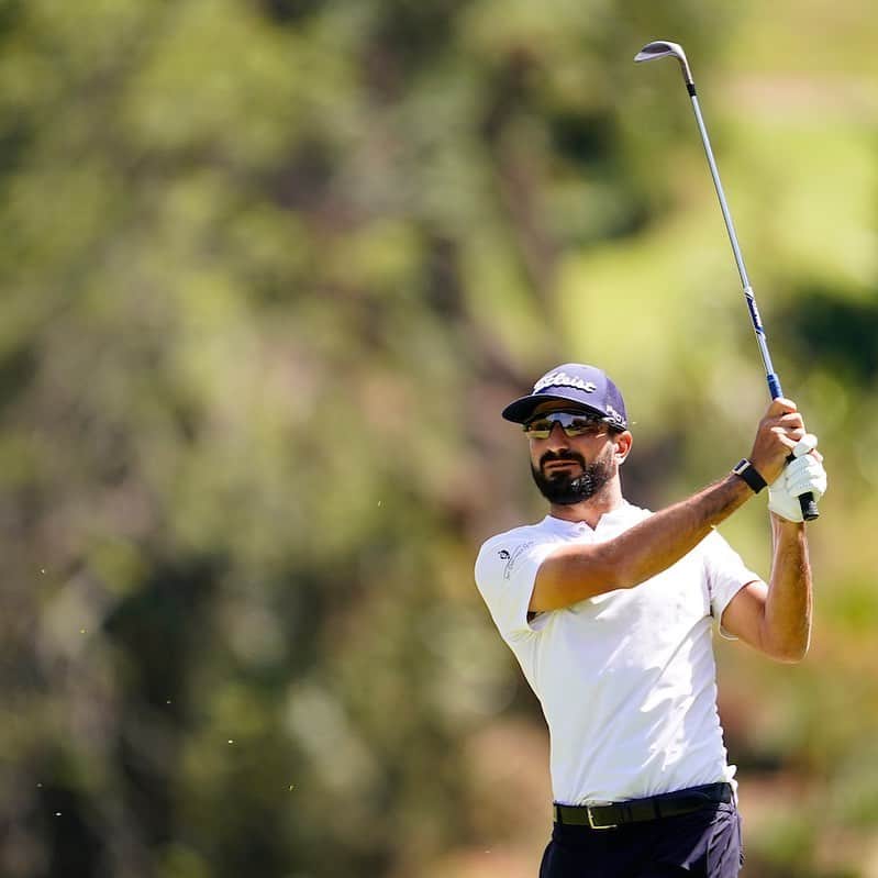 フランチェスコ・ラポルタのインスタグラム：「Tough day at the office today, I didn’t played good but onto the weekend for two more opportunity to improve 💪 —— #hydrogen #allianzitalia #titleist #footjoy #borgoegnazia #sandomenicogolf #dpworldtour #magicalkenyaopen」
