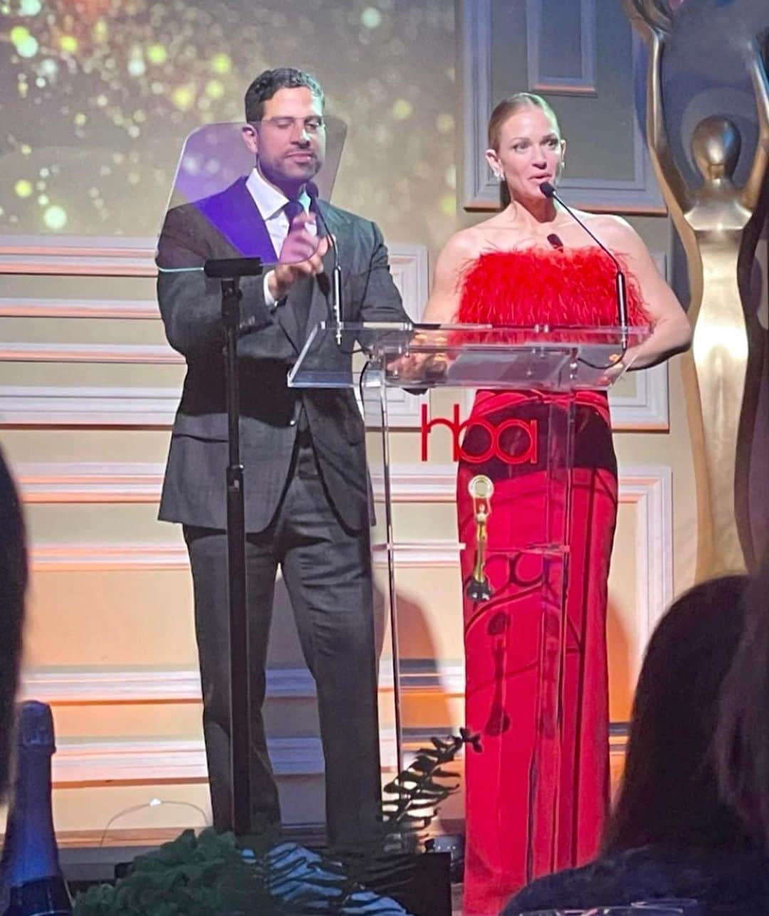 A・J・クックのインスタグラム：「@adamrodriguez and I honored our dear friend @joemantegna last night at the @hollywoodbeautyawards Joey you are a true #gentleman and I ❤️U. #hba #criminalminds #legend #hollywoodbeautyawards」