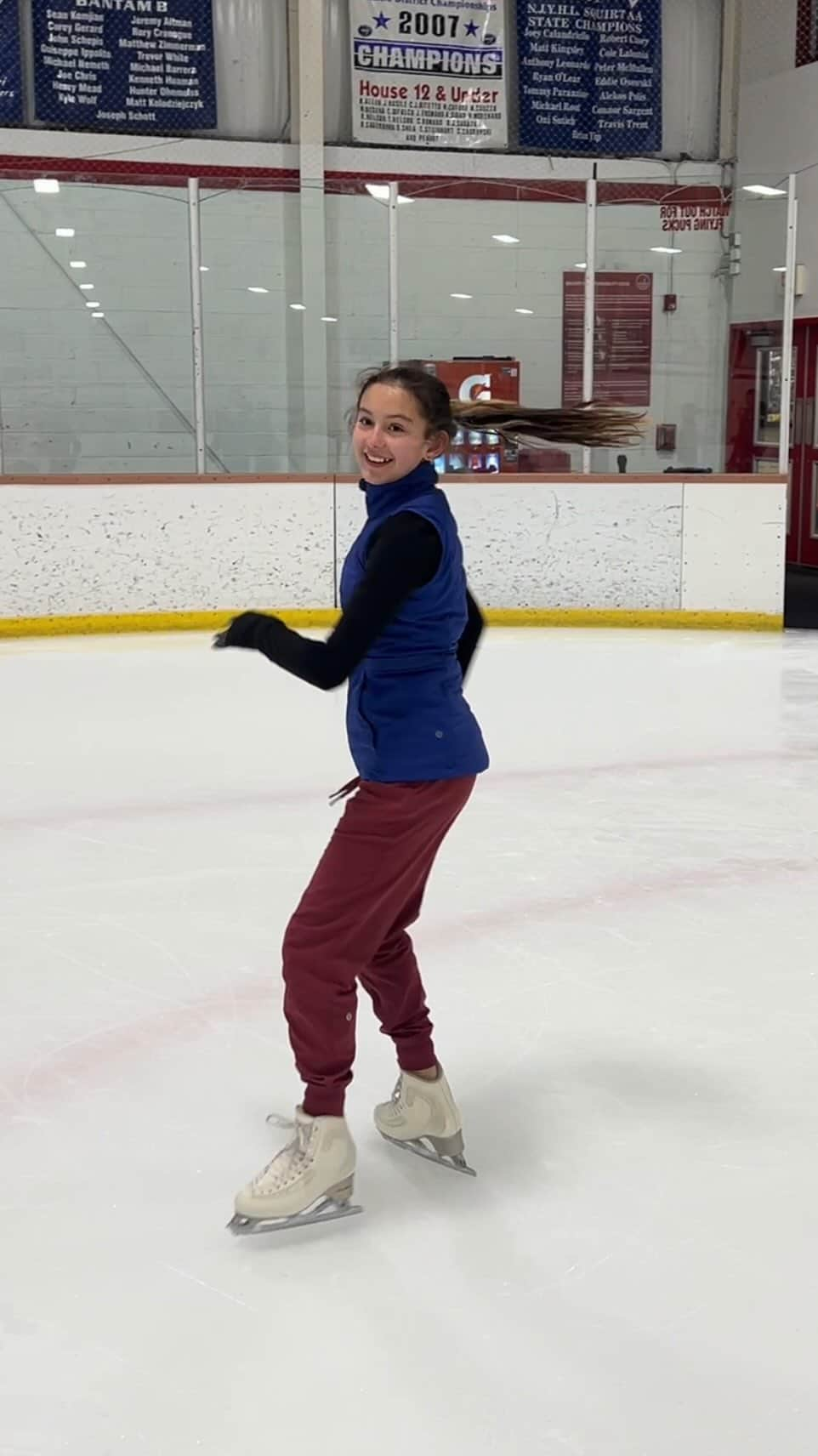 オレクシイ・ビチェンコのインスタグラム：「🤟🏼🔥Anissa🔥🤟🏼 • • • #lutz#figureskating#figureskater#figureskate#iceskating#iceskater#iceskate#usfigureskating#training#practice#reels#viral#explore#patinaje#girlskaters#igreel#nj#montclair」