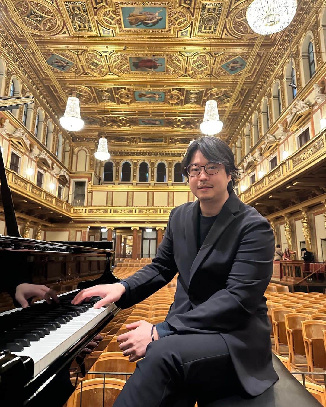 のインスタグラム：「I'm back :)) And I am very honored to perform here again !! #Musikverein   Rachmaninoff / Piano Concerto No.3 Op.30  With @tonkunstler_orchestra and Mo. @yutakasado_official   • SA | 11 MÄR 23 | 18.30 Uhr | Grafenegg • SO | 12 MÄR 23 | 15.30 Uhr | Musikverein Wien • MO | 13 MÄR 23 | 19.30 Uhr | Festspielhaus St. Pölten • DI | 14 MÄR 23 | 19.30 Uhr | Musikverein Wien」