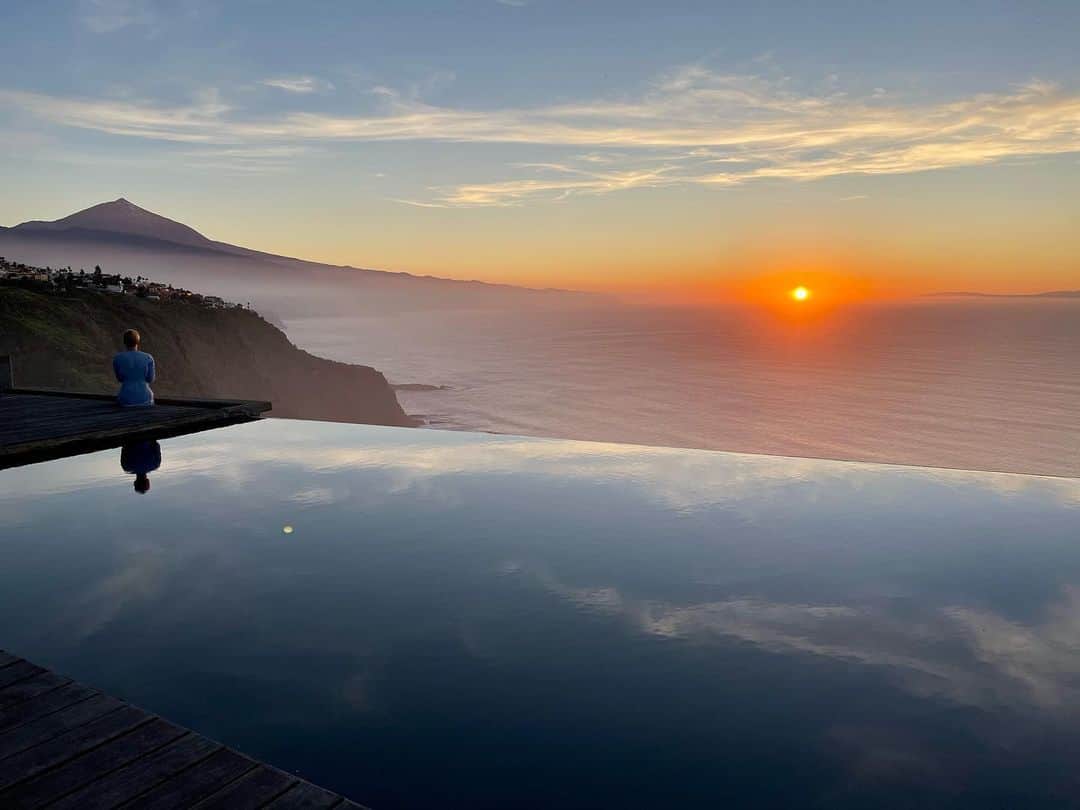 アンドレア・オズヴァルトのインスタグラム：「#nofilter #amazing #sunset #photography #photo #filmset #shooting #set #setlife #filming #grateful #unbelievable #tenerife #tacoronte」