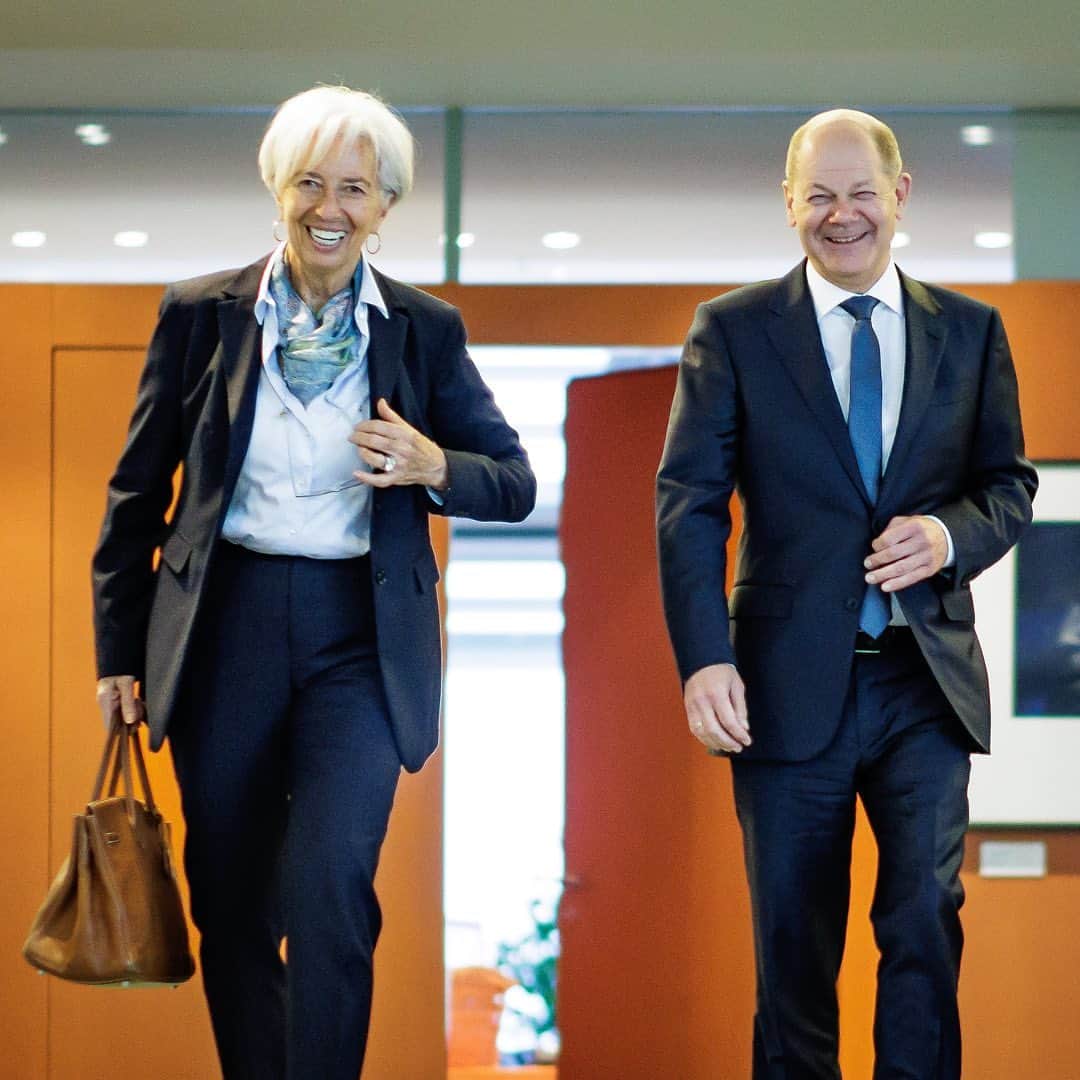 のインスタグラム：「Very good to meet with @bundeskanzler Olaf Scholz in Berlin.  Germany is at the heart of the euro project, not only as one of its founding members but also as the @europeancentralbank’s host country.  Ich habe mich sehr gefreut, @bundeskanzler Olaf Scholz in Berlin zu treffen.   Deutschland steht im Herzen des Europrojekts, nicht nur als eines der Gründungsmitglieder, sondern auch als Gastland der @europeancentralbank.   Photo by Bundesregierung/Janine Schmitz」