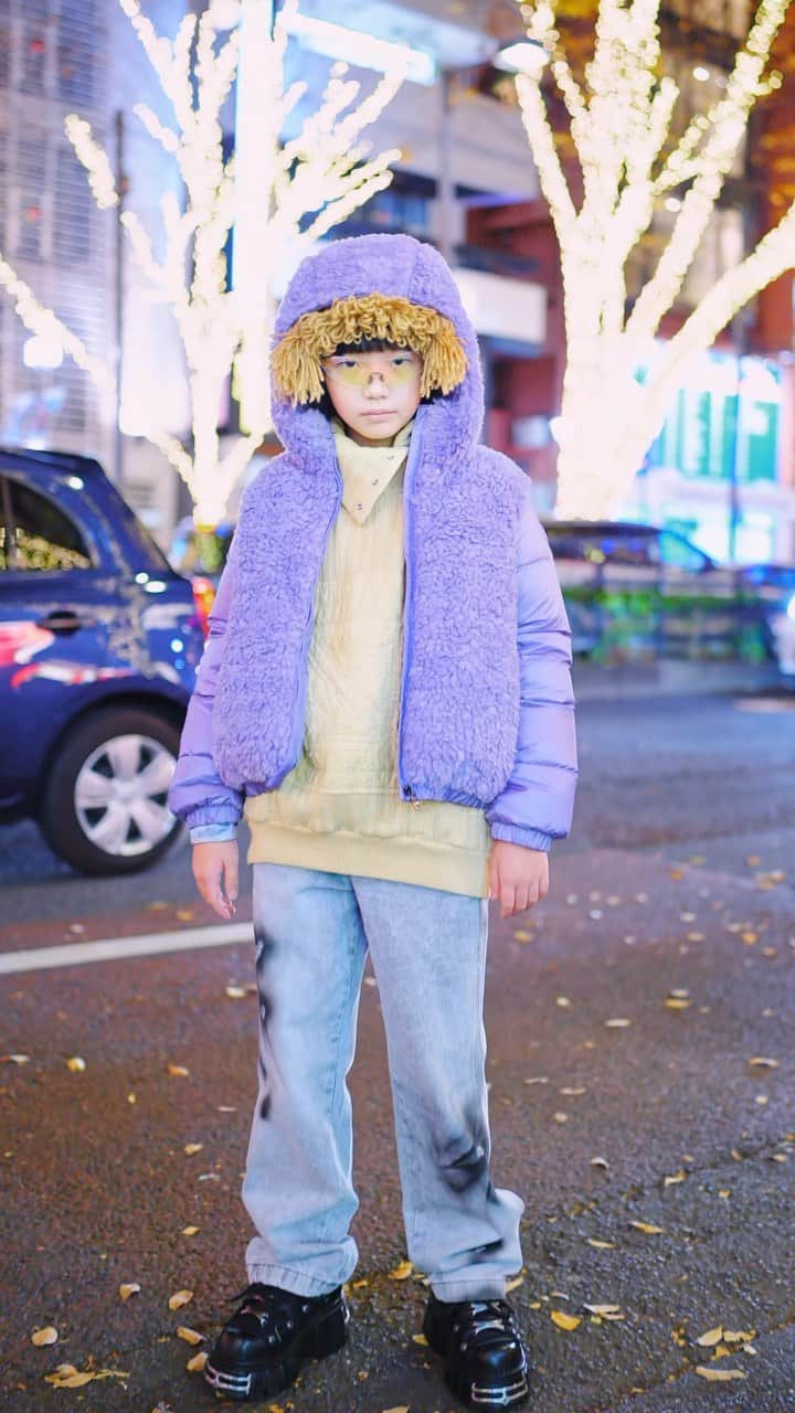 Harajuku Japanのインスタグラム：「12 Harajuku Street Styles w/ Comme Des Garcons, New Rock, HEIHEI & Mikio Sakabe  Tokyo is about to start cherry blossom season, and that means that lots of fashionable people are out on the streets. Check out these looks - including 12-year-old Harajuku superstar Coco Pink Princess - and let us know what you think in the comments! This group has a lot of Comme Des Garcons and platform shoes, as you’ll notice. Spring is when the Japanese school year changes, and tens of thousands of new students move to Tokyo from all over Japan. We’re meeting a lot of new kids on the street every weekend. The new Harajuku kids are always excited to get started at Tokyo fashion/beauty/art schools, or start new jobs in the big city, so they bring a lot of energy to Harajuku every year. We never know who will become a new street style star, but at least some of the new kids you see on our Instagram stories every weekend are likely to be part of the future of Japanese fashion, art, and culture. Thanks to everyone we shot on the street. Let us know what styles you’d like to see more of, and whether you’re planning to visit Japan for hanami this year!  In this Harajuku video: @coco_pinkprincess (in @Moncler @FunktiqueTokyo @Esq4pe @NewRock) @sakuraikeita0216 (in @CommeDesGarcons) @koya920 (in @VivianoStudio) @xiaqua @kanna_goto & @beautifulpo1ice (with @MikioSakabe shoes) @rinrindoll @lullaby_loosely (in @Heihei_official) @hanatarou.durrrk9 (in @Heavn by @TheMarcJacobs) @nanamotoyoshi7 @leche_de_castor x Hello Kitty @spider_rizi (in Comme Des Garcons)  #CommeDesGarcons #MikioSakabe #JapaneseStreetwear #streetstyle #HeavenByMarcJacobs #streetfashion #fashion #style #streetsnaps #HarajukuFashion #HEIHEI #JapaneseFashion #JapaneseStreetFashion #JapaneseStreetStyle #Japan #Tokyo #TokyoFashion #コムデギャルソン #原宿 #HelloKittyFashion #avantgardefashion #kawaiifashion #Moncler #vivianostudio」