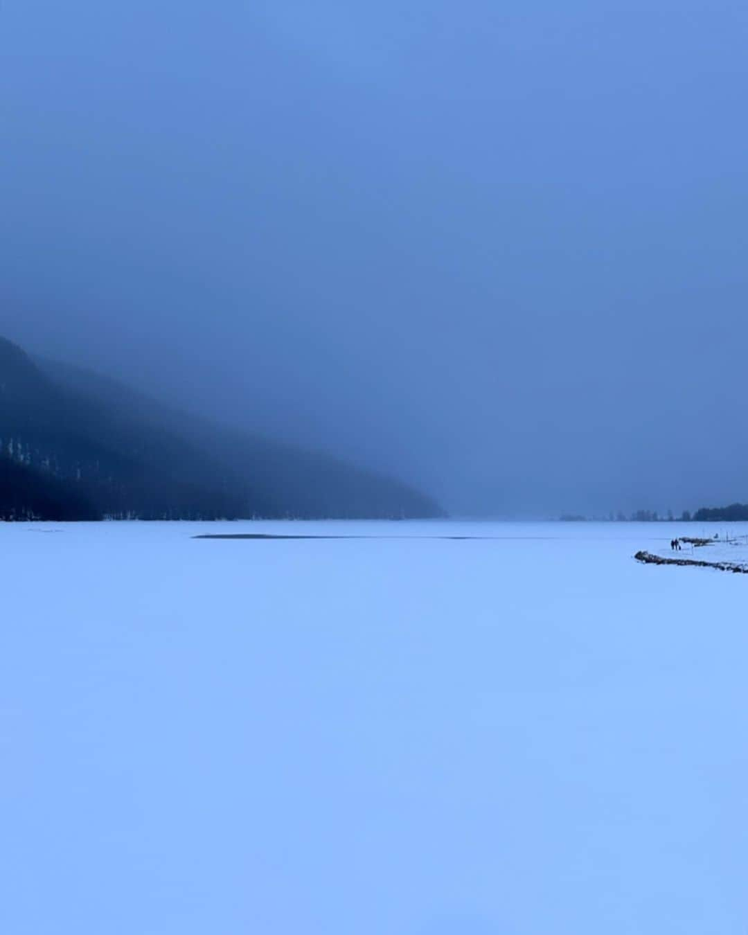 ヨハネス・ヒューブルのインスタグラム：「Postcards from Engadin 💙」