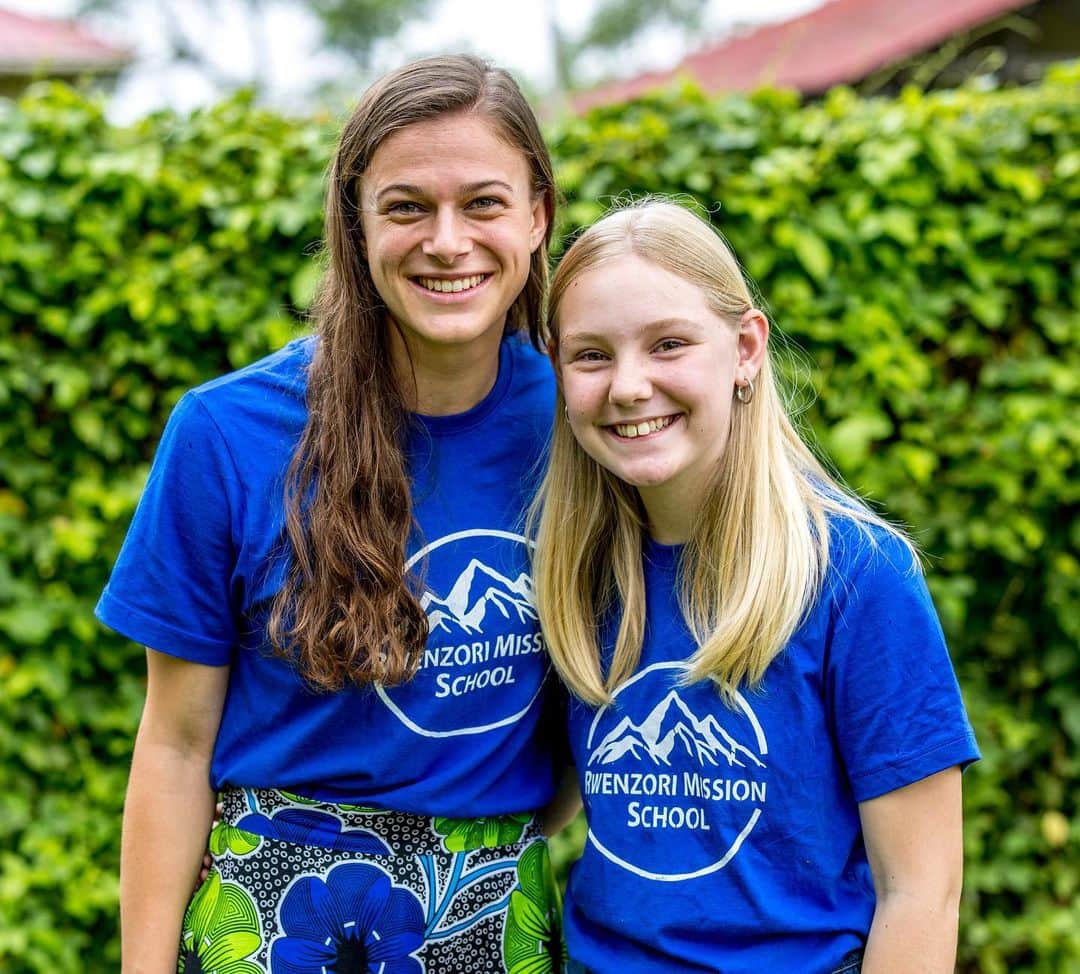 Laura Martyさんのインスタグラム写真 - (Laura MartyInstagram)「2 years of teaching at Rwenzori Mission School came to a close today. Lots of emotions, but mostly love for these people and this place ❤️   📸: @drsmyhre」3月11日 3時58分 - laura_how_you_get_up_there
