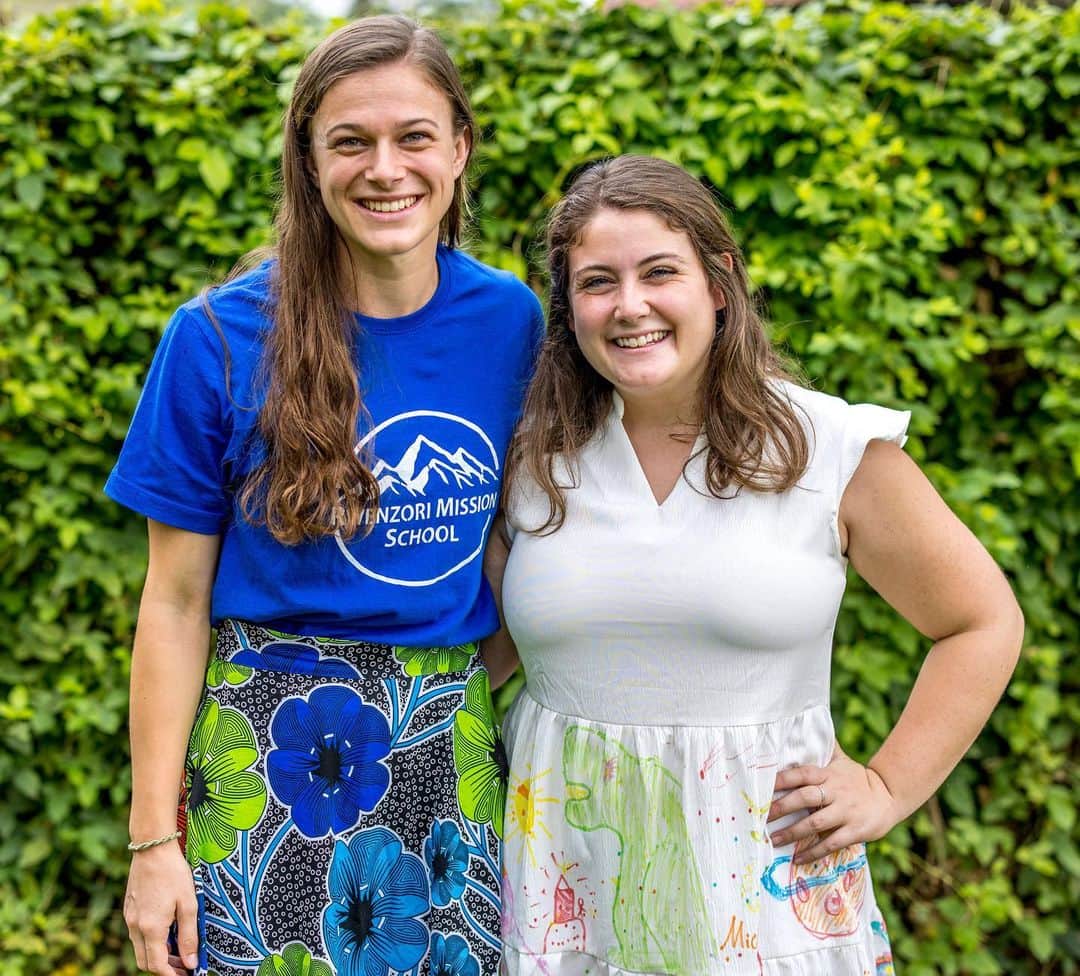 Laura Martyのインスタグラム：「2 years of teaching at Rwenzori Mission School came to a close today. Lots of emotions, but mostly love for these people and this place ❤️   📸: @drsmyhre」