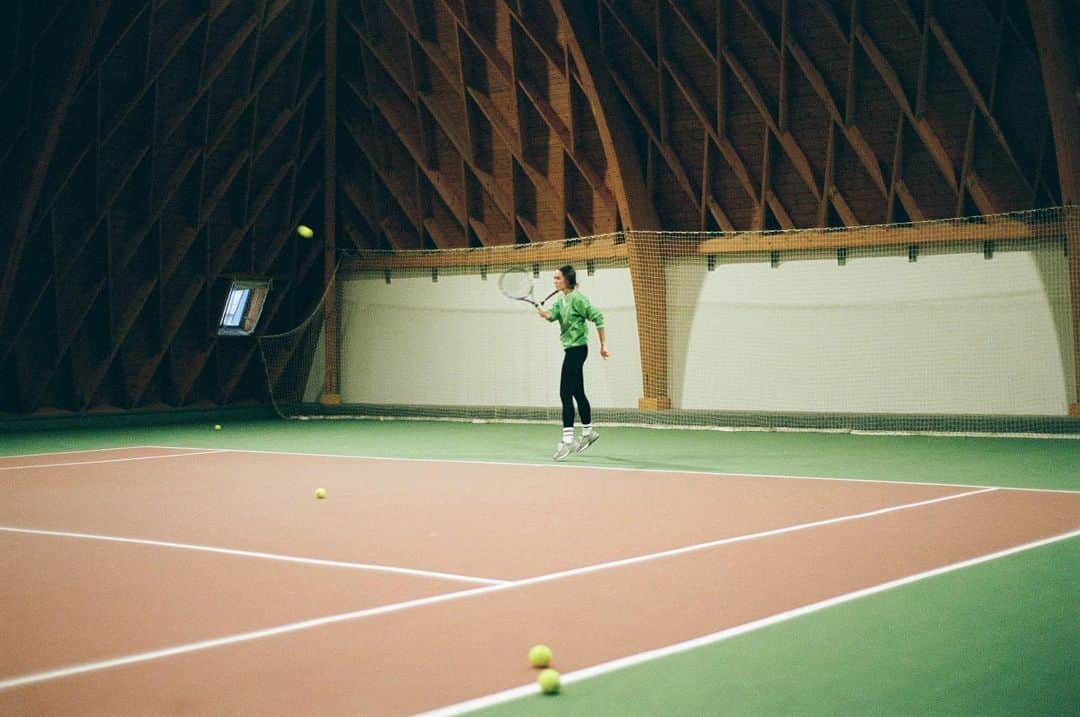 emilyさんのインスタグラム写真 - (emilyInstagram)「Happiest when I’m on the court 😋😋😋 by @karlhab at my favorite tennis club in Paris」3月11日 4時10分 - emilyoberg