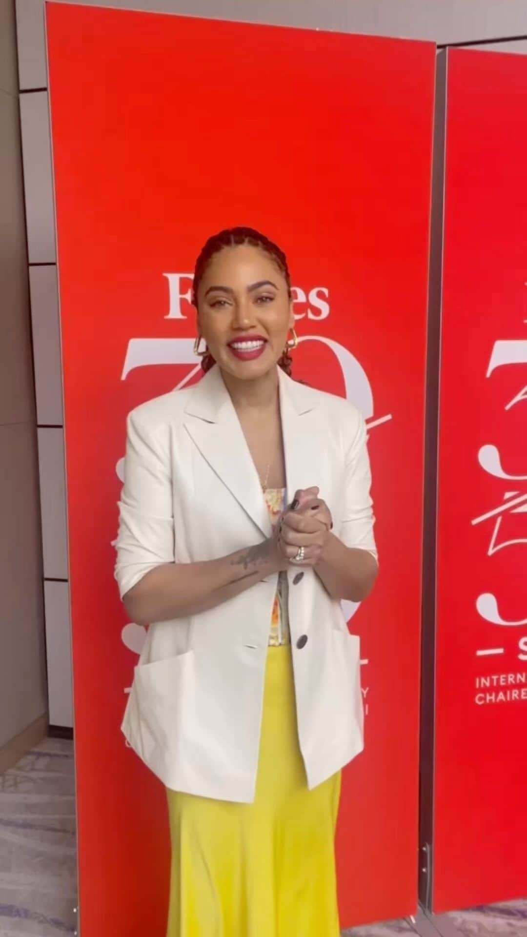 エイヨシャ・カレーのインスタグラム：「Spent International Women's Day at the #Forbes3050 Summit in Abu Dhabi talking all things Sweet July and @eatlearnplay. Follow along on this amazing experience!」