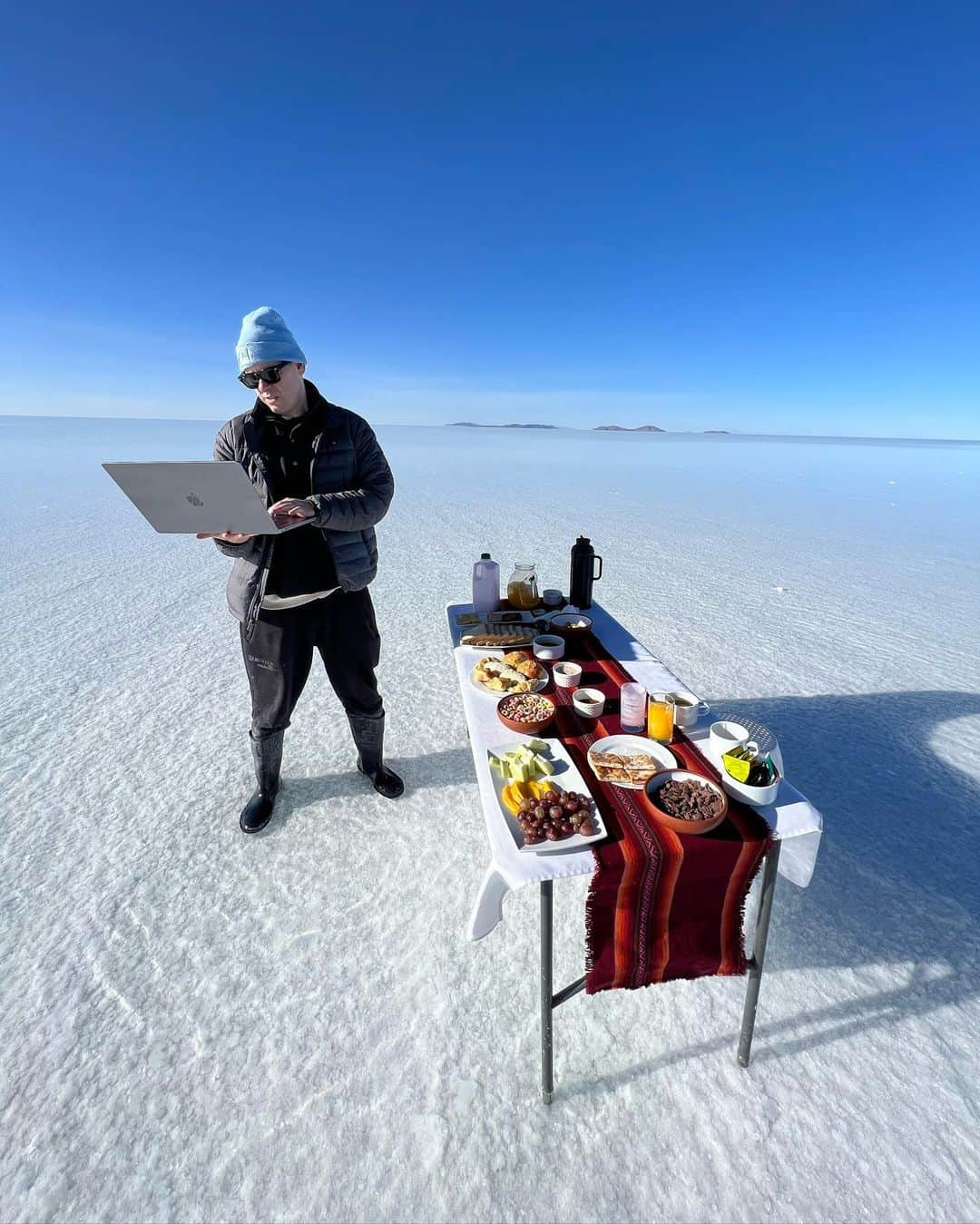 ティモシー・サイクスのインスタグラム：「I am loving my #officewithaview here in Bolivia while beta-testing some upcoming @stockstotrade features, but more importantly I have to remind everyone the power/beauty of the #laptoplifestyle as you should never just do a job for the money alone. I love the #stockmarket because of the freedom it gives me to #workfromanywhere and I’m even prouder to donate 100% of my #daytrading profits to charity to prioritize teaching my students now in over 100 countries worldwide! And I hope you had a great week too and are staying safe even as several big banks like #silvergate and #svb collapse…scary stuff! Thankfully I warned all my students ahead of time so my biggest risk right now is trying not to drop my laptop into this salt water :) #ilovemyjob #laptoplife #saltflats #daytrader #pennystocks #breakfastwithaview」