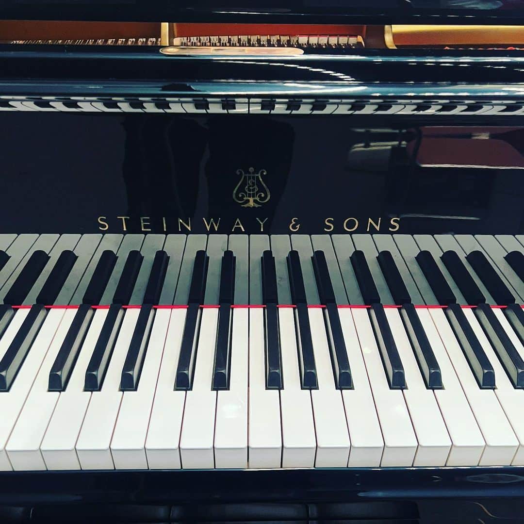 上杉洋史のインスタグラム：「518580 D #piano #steinway #venue #todayspiano #instapiano #pianophotography #iwasakihiromi #concert」