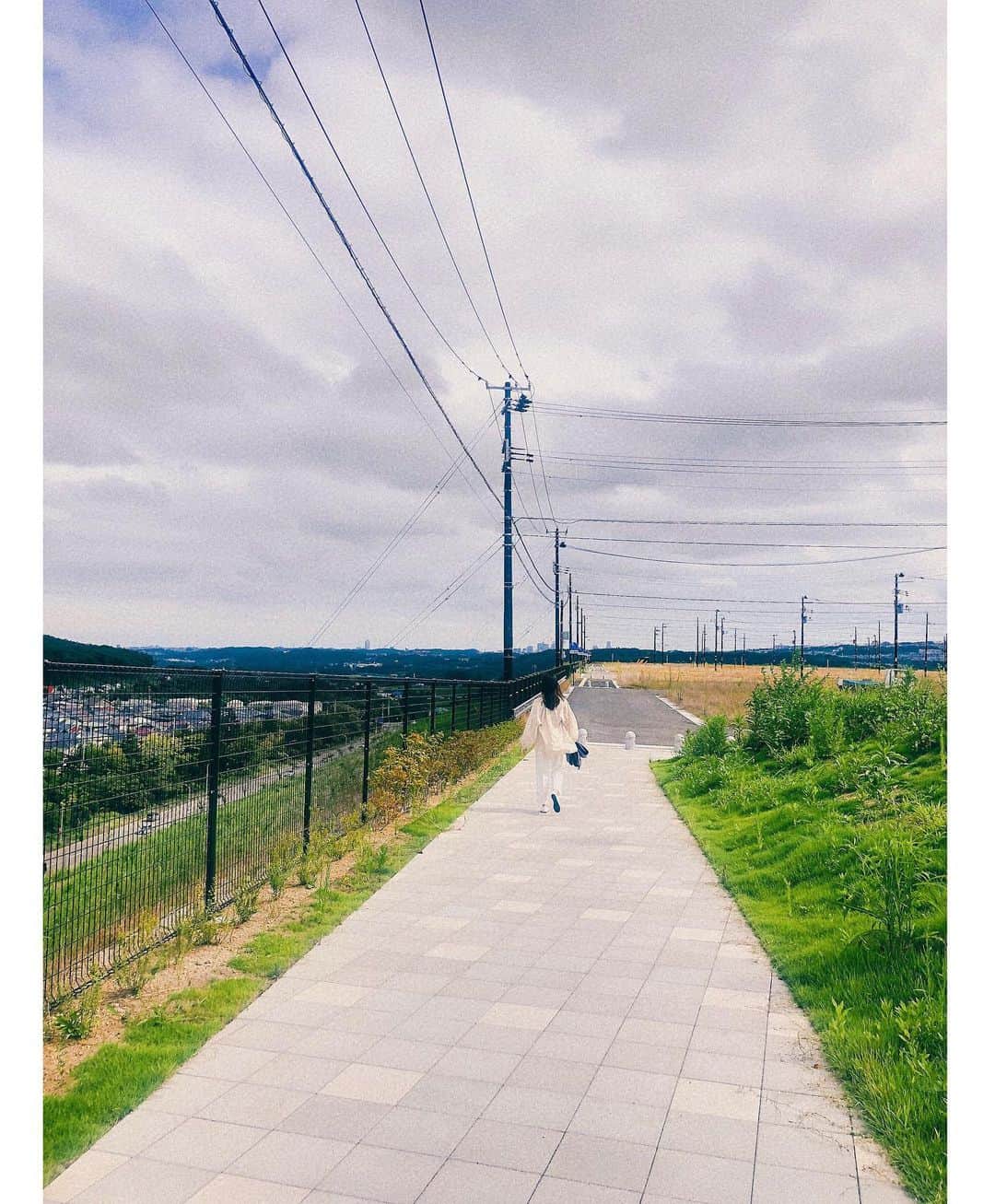 山谷花純のインスタグラム：「3月11日。 東日本大震災から12年が経ちました。  残された人々へ渡されたバトン。 そのバトンが未来へ続く限り命の灯火は消えない。 関わらせて頂いた映画「天間荘の三姉妹」から貰ったメッセージです。  当時中学生だった私も26歳。 小さくても何か出来るはずです。 我が地元宮城へ恩返しができるよう励みます。  忘れない。ずっと。  #東日本大震災 #宮城 #仙台 #女川」