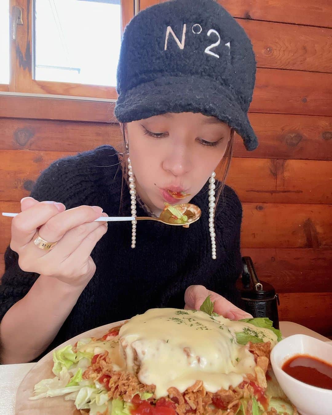 大森美知さんのインスタグラム写真 - (大森美知Instagram)「食べてる時が1番 しあわせなんだよな💖 チーズフォンデュタコライス✨🫶🏻  #おみちごはん #沖縄#okinawa #チーズフォンデュ #タコライス#グルメ」3月11日 15時31分 - michi_oomori_official