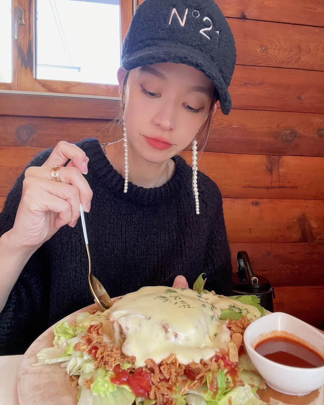 大森美知さんのインスタグラム写真 - (大森美知Instagram)「食べてる時が1番 しあわせなんだよな💖 チーズフォンデュタコライス✨🫶🏻  #おみちごはん #沖縄#okinawa #チーズフォンデュ #タコライス#グルメ」3月11日 15時31分 - michi_oomori_official