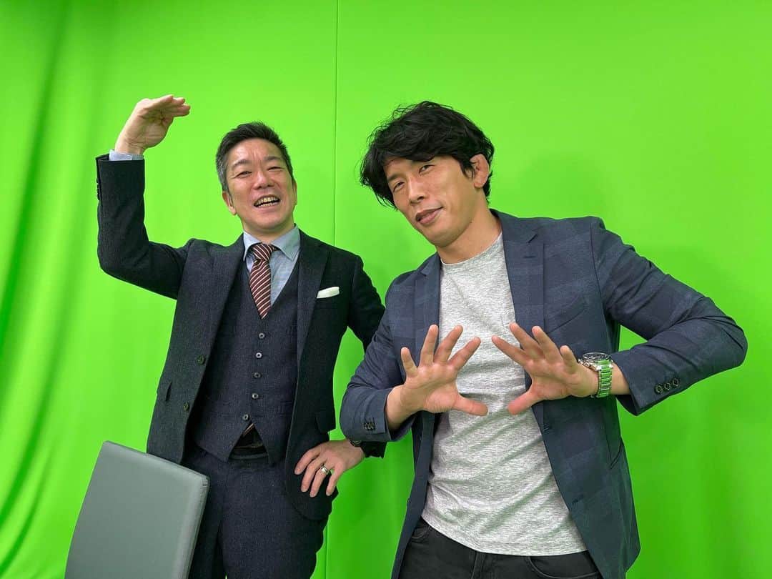 水垣偉弥のインスタグラム：「市川さんとベラトール中継！！ベンヘンの最後に立ち会え光栄でした！同世代減っていくなぁ。。。ライト級GPはマジで盛り上がりそう！！！ #bellator292 #unext #解説は水垣」