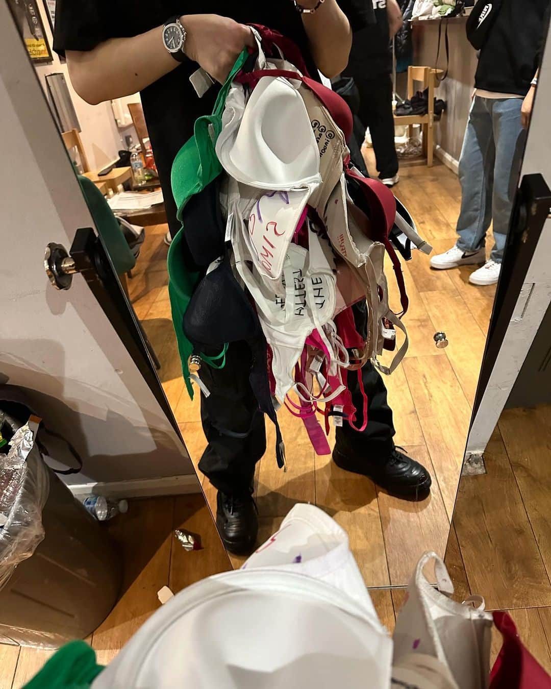 サイモンD さんのインスタグラム写真 - (サイモンD Instagram)「bravo london 🧡」3月11日 8時35分 - longlivesmdc