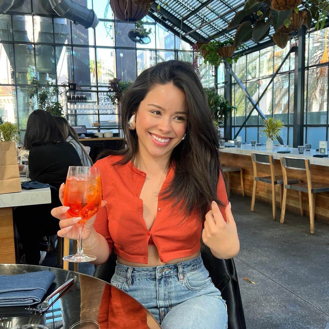 シエラ・ラミレスのインスタグラム：「thank you soooo much for all the birthday wishes yesterday, i feel so incredibly loved!! my mom sent me a bunch of home videos yesterday & they made my heart so full. it’s pretty weird to think that i’m 28 years old now….& seeing baby me in those clips makes me hope i made her proud🥹 one things for sure….i’ve definitely had plenty more pepperoni pizzas & i still love the camera ;) cheers to 28!!!」
