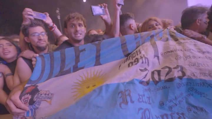 ヴィンス・ニールのインスタグラム：「Argentina 🇦🇷 - A perfect way to close our South American tour.🙌  Thank You to every single one of you that came along and to all the people in Mexico, Colombia, Peru, Chile, Brazil and Argentina - The love you extended to us means everything 🖤❤️🏟🔥  @thevinceneil @nikkisixxpixx @tommylee @john5official   #mötleycrüe」