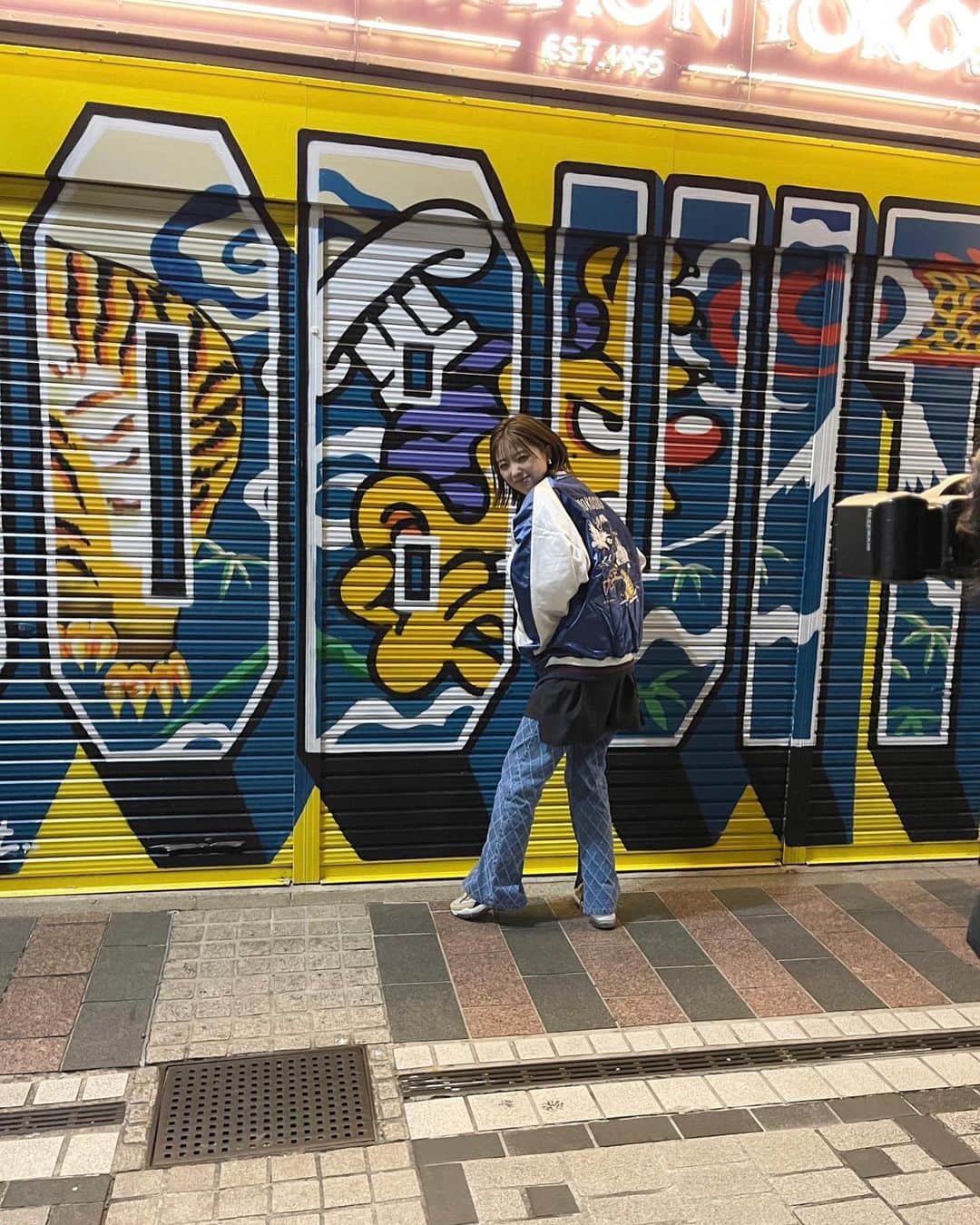 のインスタグラム：「#旅サラダ　ロコレコ ありがとうございました！ 横須賀の街の魅力と、おいしさを全力でお届けしましたーー！！！  ロケ outer @doublename_official knit @_irene__official shirt @stumbly.official pants @lecielbleu_official earring @abiste_official sneaker @dianashoespress  スタジオ  one-piece @grace_continental.div pierce @abiste_official」