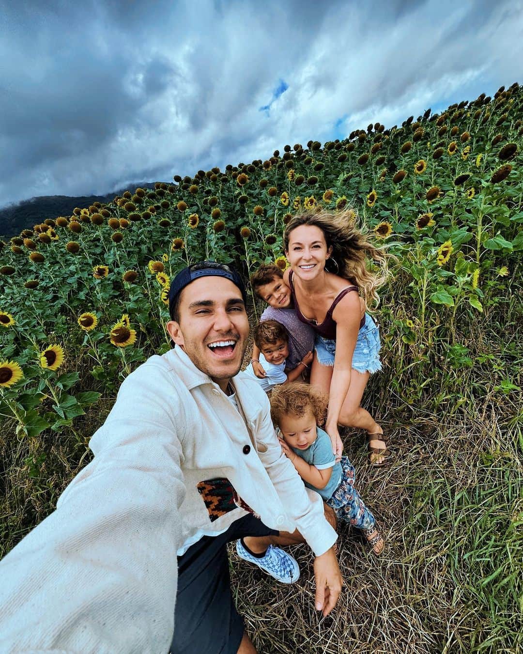アレクサ・ヴェガのインスタグラム：「🌻♥️」