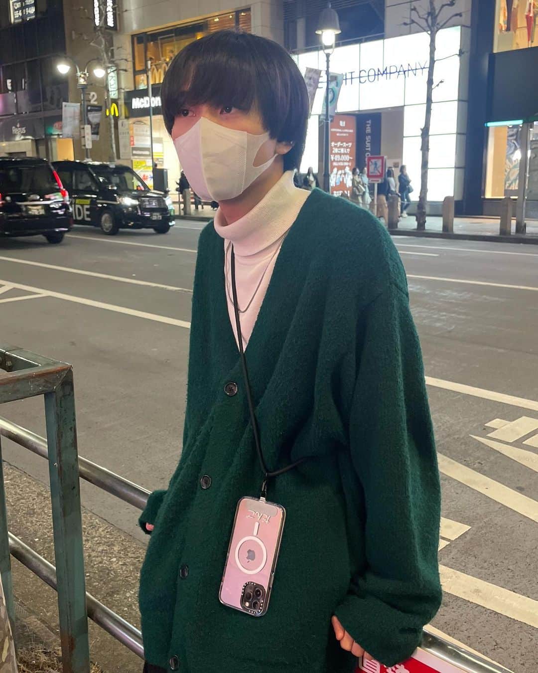 千葉海宙さんのインスタグラム写真 - (千葉海宙Instagram)「携帯のケース新しくしました😮 - - 今までのクリアケースって少し黄ばむのが悩みだったんだけど、このクリアケース黄ばまなくなったみたい＾＾ - - あとあとちょっとだけカスタムしました🫣 (だんごって書いてあるよ！) - - #casetify #shibuya #pr #おしゃれさんと繋がりたい」3月11日 10時32分 - umi_chu__