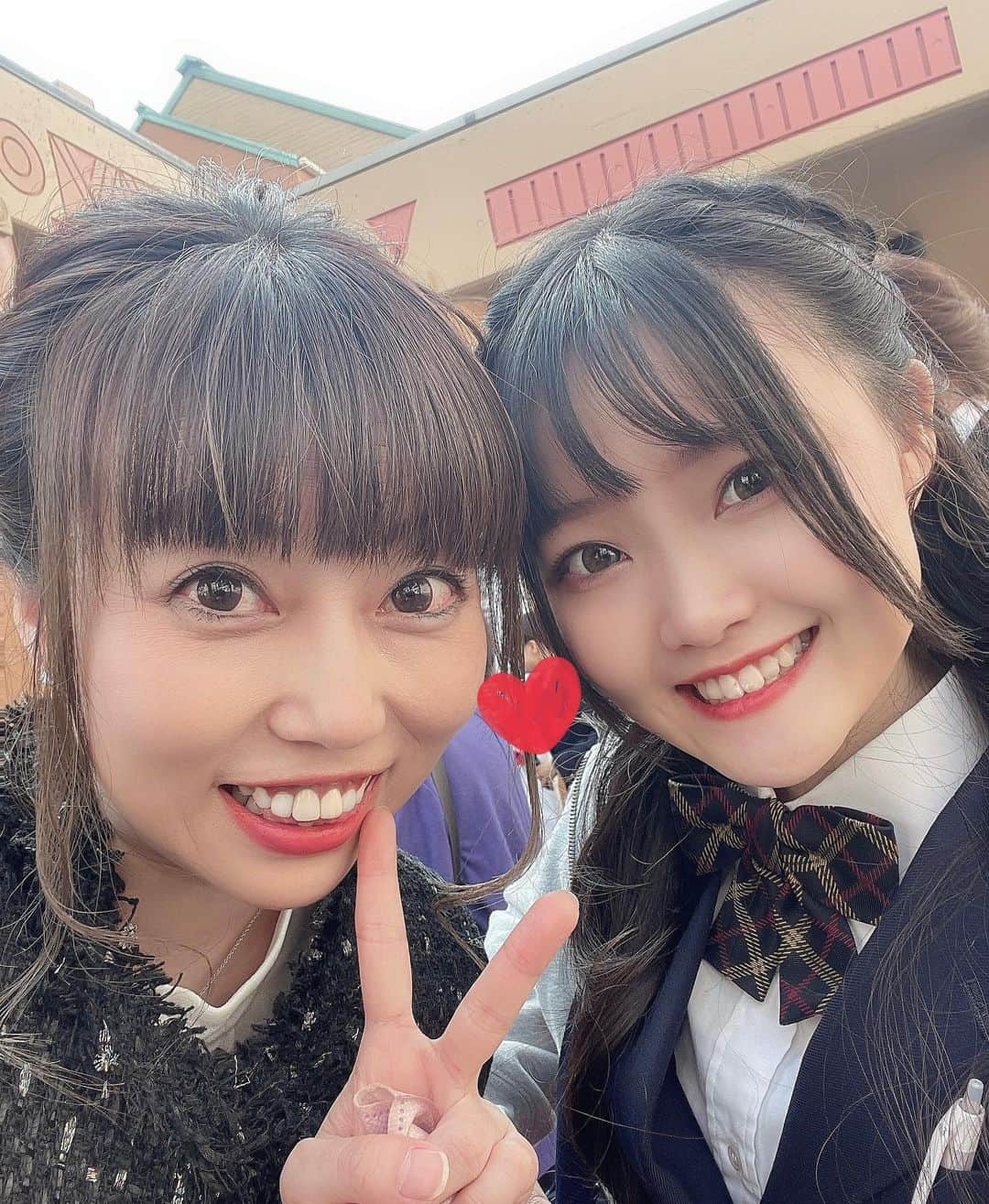 前田友理香さんのインスタグラム写真 - (前田友理香Instagram)「学校の長だったゆーゆちゃん！ 答辞で泣きましたぁ😫💦💦💦  家族、先生、後輩、 そして、友達思い🤝  素晴らしいっ！！！  娘のことをこれからも宜しくお願いします🥺  #卒業式 #おめでとう #マグロ #おめでとうございまぐろ」3月11日 10時37分 - yurikamaeda