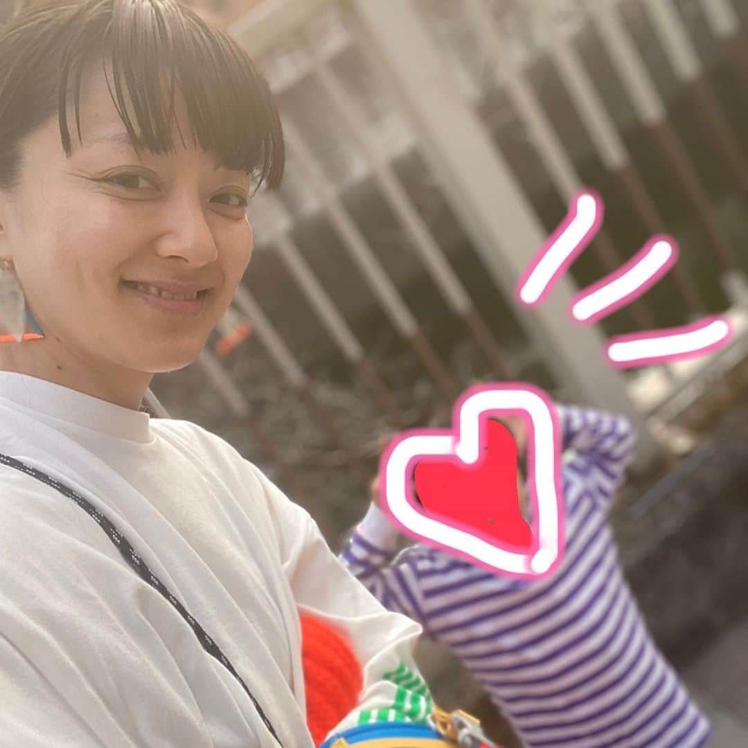 中越典子さんのインスタグラム写真 - (中越典子Instagram)「春まんさい　🌸 急に暑くなって身体も驚いちゃいますね、公園では半袖やタンクトップの人も！まだ3月なのにね。 体調には気をつけましょうね  #春#桜#さつき#帽子にお花を入れる娘かわいいな#ピンク」3月11日 11時15分 - nakagoshi_noriko.official
