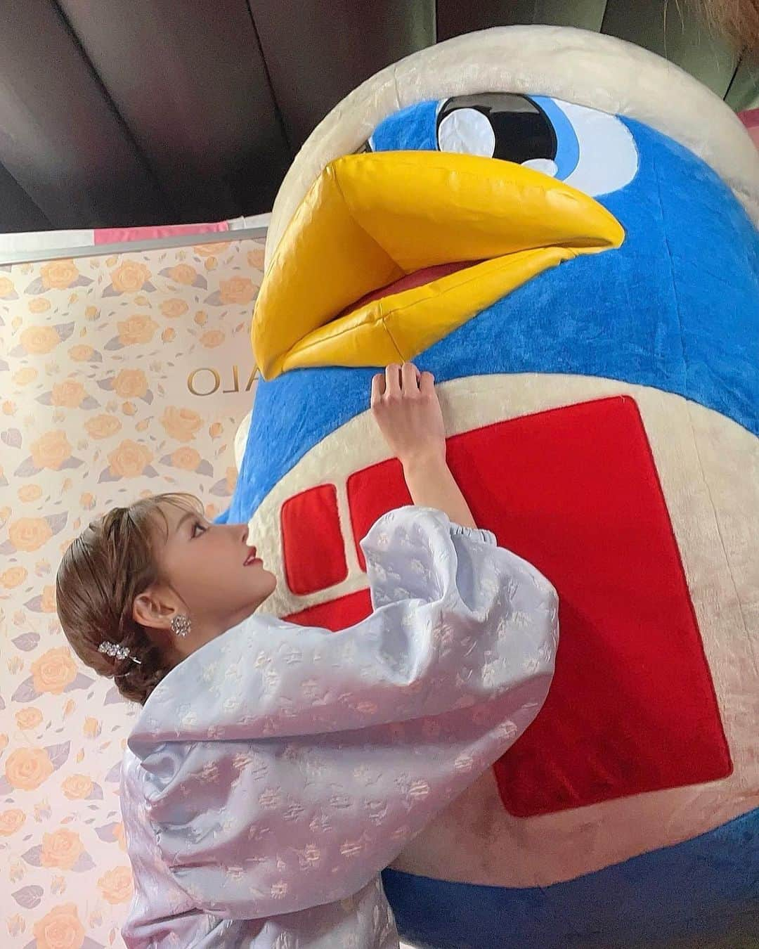 明日花キララさんのインスタグラム写真 - (明日花キララInstagram)「私の大阪のお友達かわいい🐧  本日は東京で @petalo.official のイベントです💄 13:00からと15:30からアイン&トルペ新宿東口店様でお待ちしております🌸🌸🌸 楽しい時間を過ごしましょ🎀」3月11日 11時35分 - asukakiraran