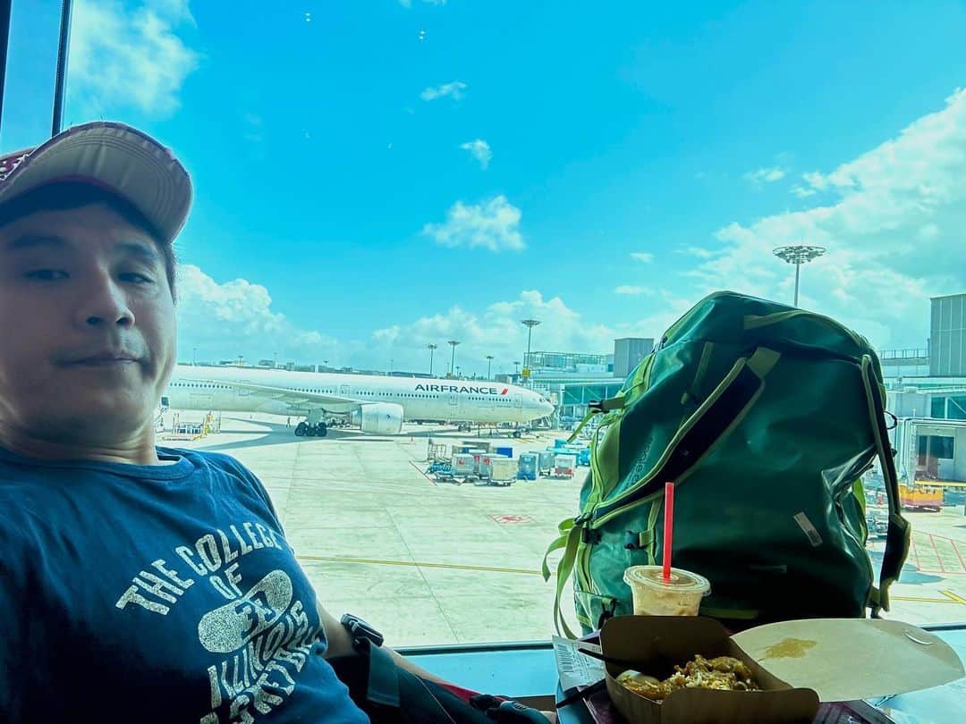 菊田早苗さんのインスタグラム写真 - (菊田早苗Instagram)「シンガポールから某南の田舎へフライト約60分。バック一つでどこへでも行く。これからがやっと冒険の始まり。 #チャンギ国際空港 #やめられないアジア旅」3月11日 11時36分 - sanae.kikuta