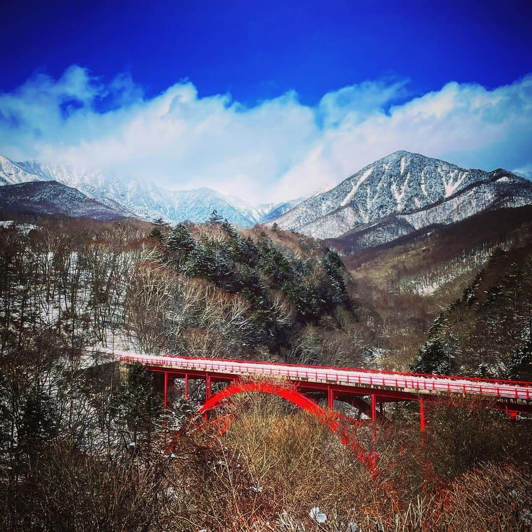 石田昌宏さんのインスタグラム写真 - (石田昌宏Instagram)「山に赤い橋は映えると思う」3月11日 12時05分 - masahiro_ishida_