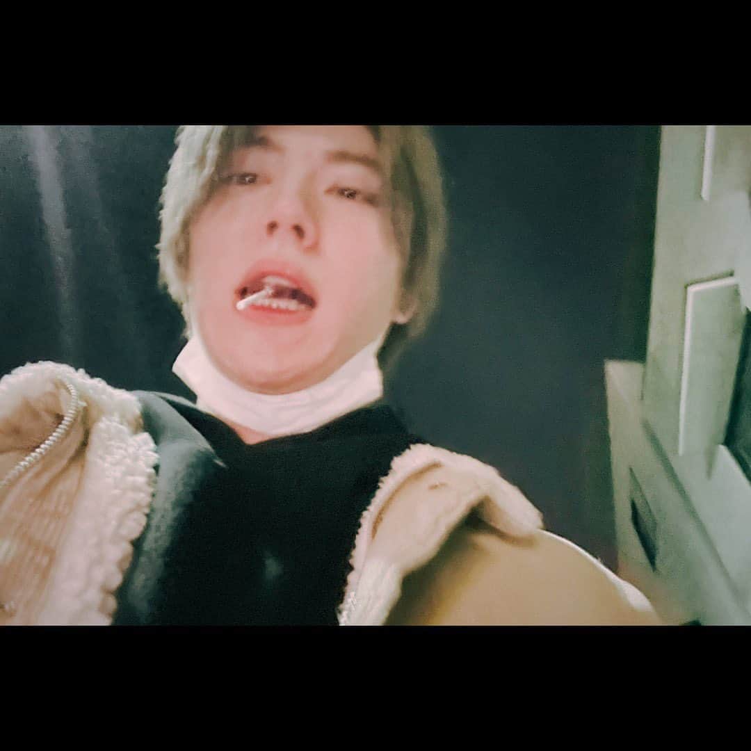 山崎大輝さんのインスタグラム写真 - (山崎大輝Instagram)「懐かしー、うまっ  #昔美容院でよくもらってた #味変わってない」3月11日 12時34分 - rrrrrlight103