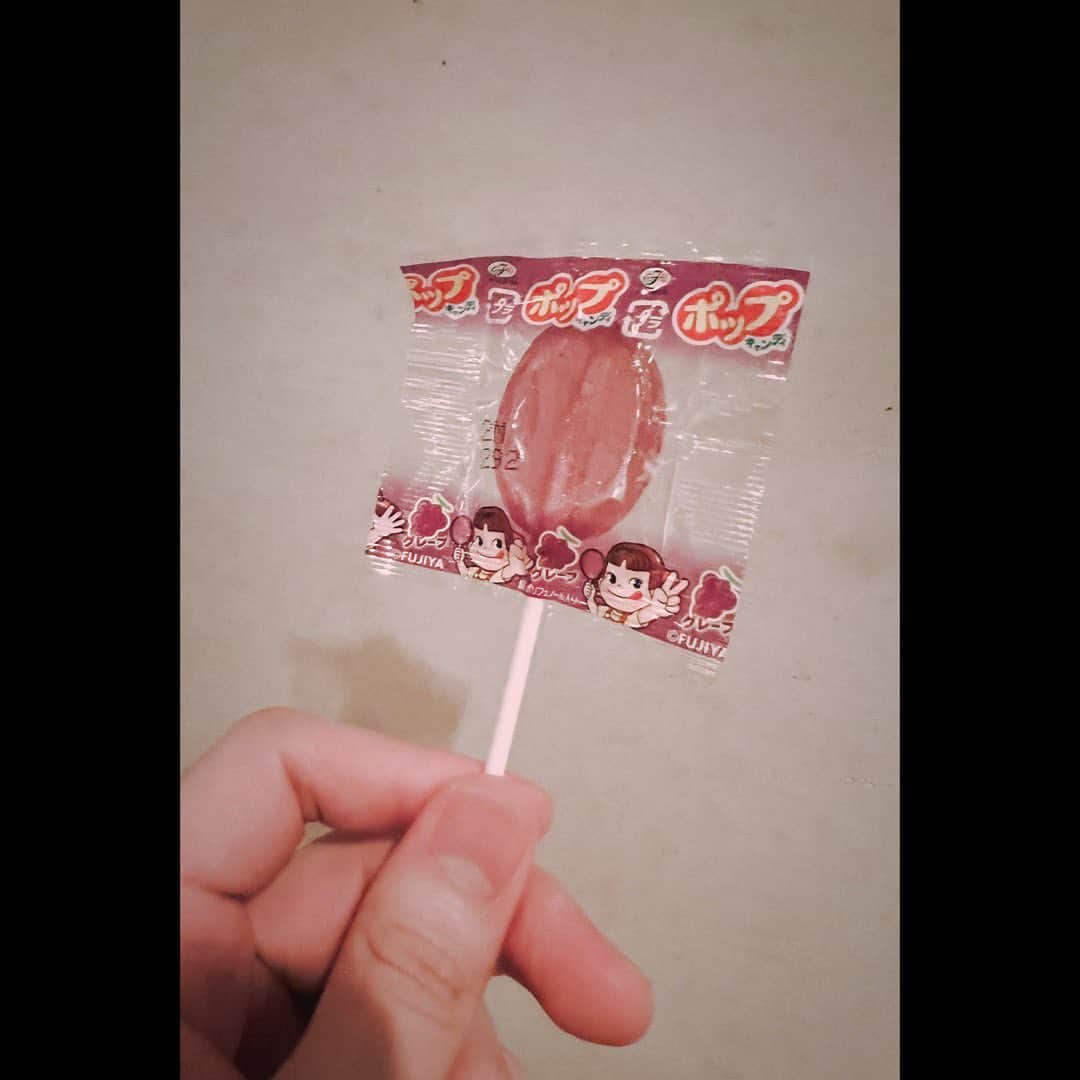 山崎大輝さんのインスタグラム写真 - (山崎大輝Instagram)「懐かしー、うまっ  #昔美容院でよくもらってた #味変わってない」3月11日 12時34分 - rrrrrlight103