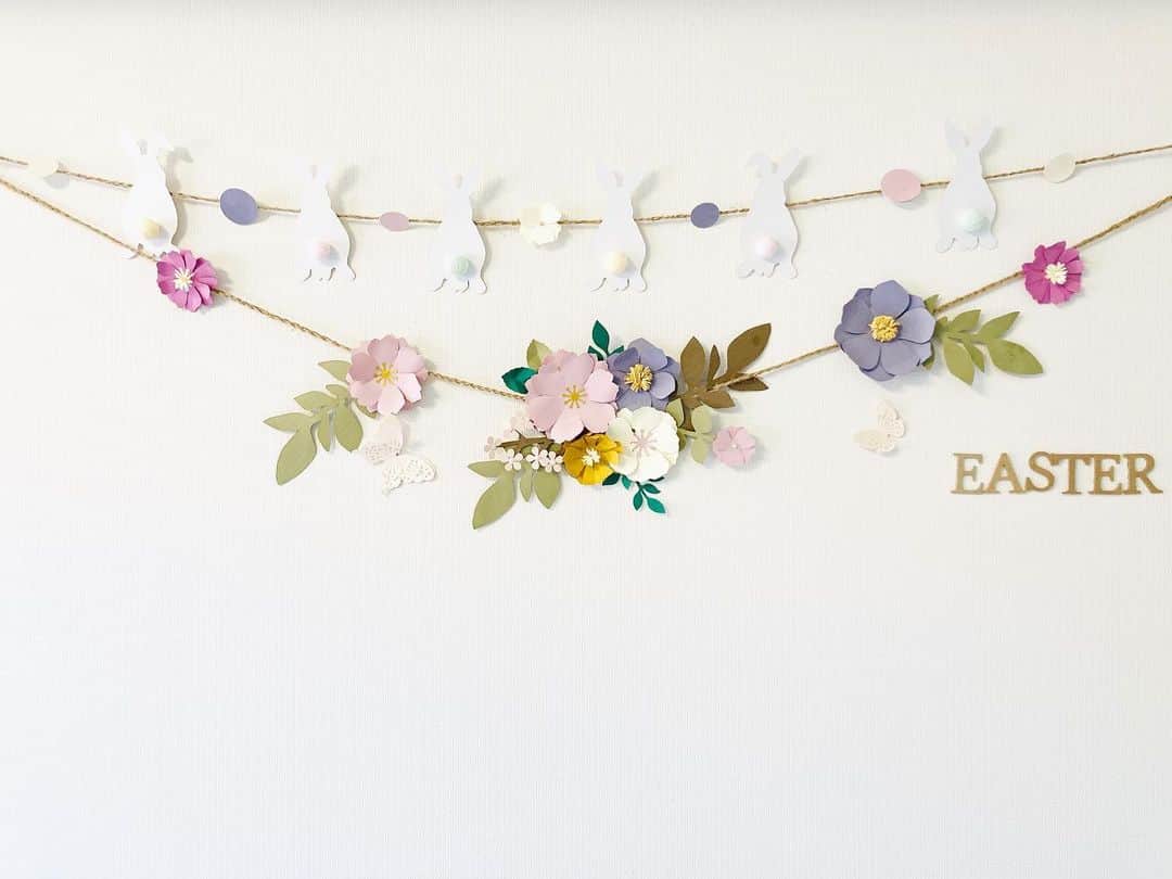 のインスタグラム：「Easter  今年のイースターは 2023年4月9日！  イースターの動物といえば… うさぎ🐇です。  イースターのうさぎは“イースターバニー”と呼ばれ、イースターエッグを運んでくるとされています。  そして、今年は卯年🐇  うさぎモチーフの飾りを飾って、イースターのイベント楽しんでみるのはいかがでしょうか？  G+flowerではオリジナルのお花が作成可能です。  お気軽にご相談下さい。  【G+flower】 HP  https://www.g-flower.club/ ブログ　https://ameblo.jp/giant-flower/ Tel: 03-6820-0738(平日9:00〜16:00) Mail: support@g-flower.club  #イベント装飾　#会場装飾　#誕生日装飾　#オリジナルフラワー　#イースター　#easter  #うさぎ　#イースターバニー」