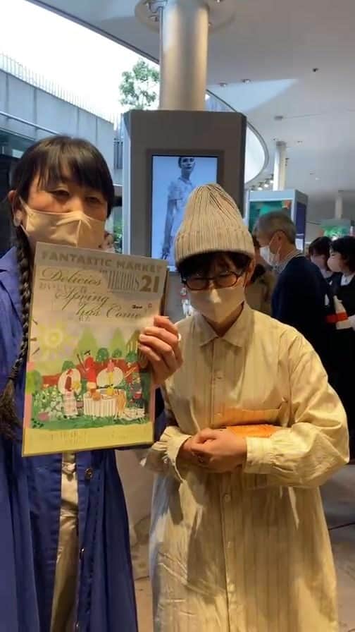 土井コマキのインスタグラム：「#たべたりのんだりまるまるしたり  ハービスエントでファンタスティックマーケット開催中です！  3/11.12 11:00-17:00 ハービスENT地下2階 地下エントランス広場  ◎明日3/12も12:00くらいから インスタライブやります🍓 明日はまた別の出展者さんが！  @graf.studio」