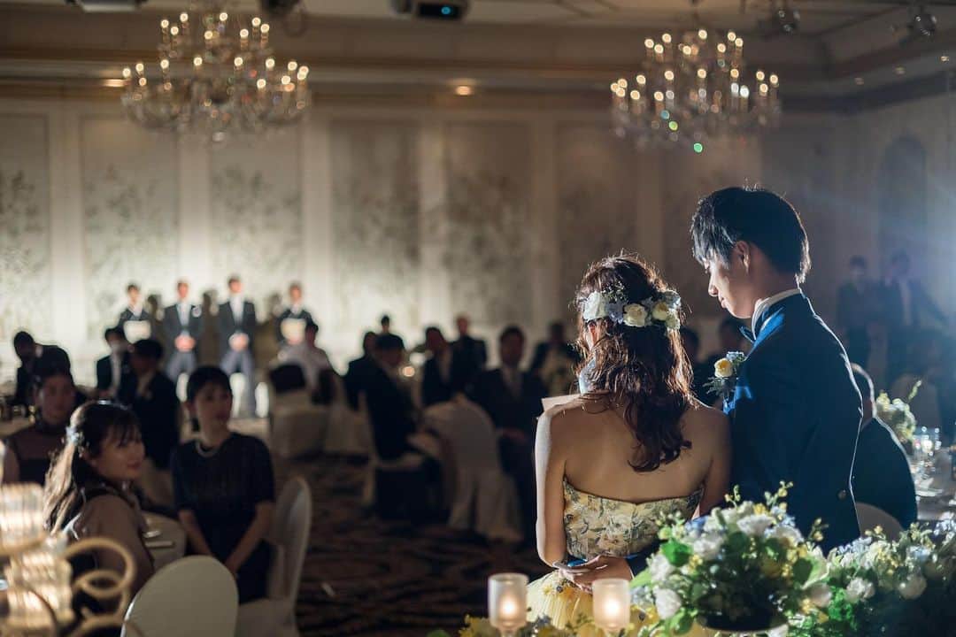 のインスタグラム：「想いをカタチに📸  photographer @fukumoto_photography    #weddingphotographer #ウェディングカメラマン  #ホテルモントレ大阪　#モントレ大阪　#モントレウェディング　#ホテルウェディング　#アンティーク　#エレベーター　#モントレ花嫁　#ヨーロッパ　#ウィーン　#ウェディングフォト　#前撮り　#ウェディングドレス　#西梅田　#大阪駅徒歩5分 #梅田 #プレ花嫁 #大阪花嫁 #前撮り #wedding #写真室」