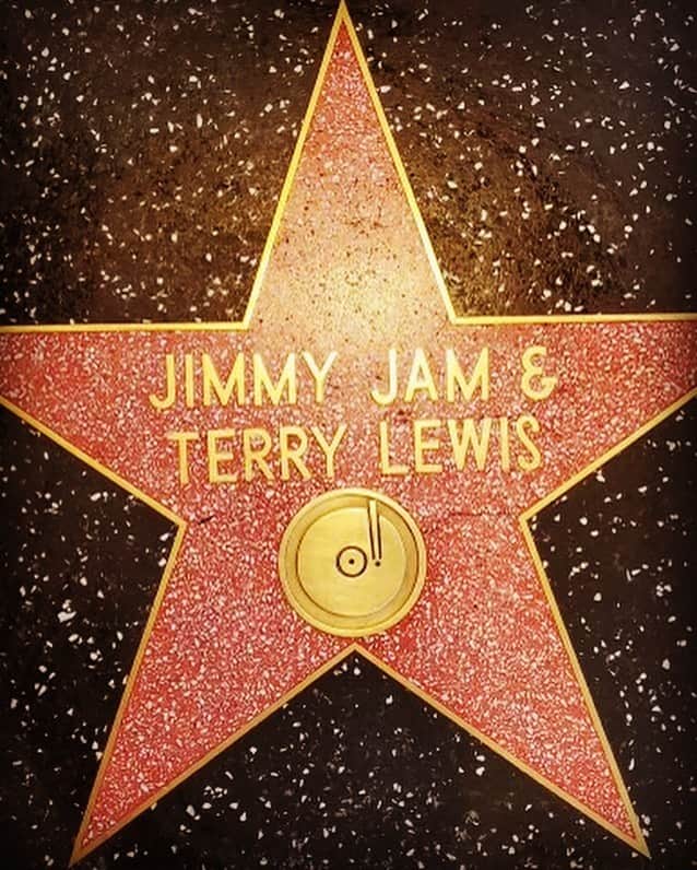 ジミー・ジャムのインスタグラム：「The only thing better than having a star on the Hollywood Walk of Fame is having Clarence Avant’s star right next to ours. We’ll forever be connected ⭐️. It’s also nice to have been inducted by 3 other folks with stars in the neighborhood @quincyjones @magicjohnson and @janetjackson 🙏🏾. We are blessed to have you in our lives. Can’t believe it’s been 30 years but “funny how time flies when you’re having fun”😎 And if you want to visit us we’re at 6363 Hollywood Blvd the same address as the first clothes store we ever shopped at when we first came to LA 🤯#flytetyme40 #jamandlewis50th #theearthhasmusicforthosewholisten #musicisthedivineart」