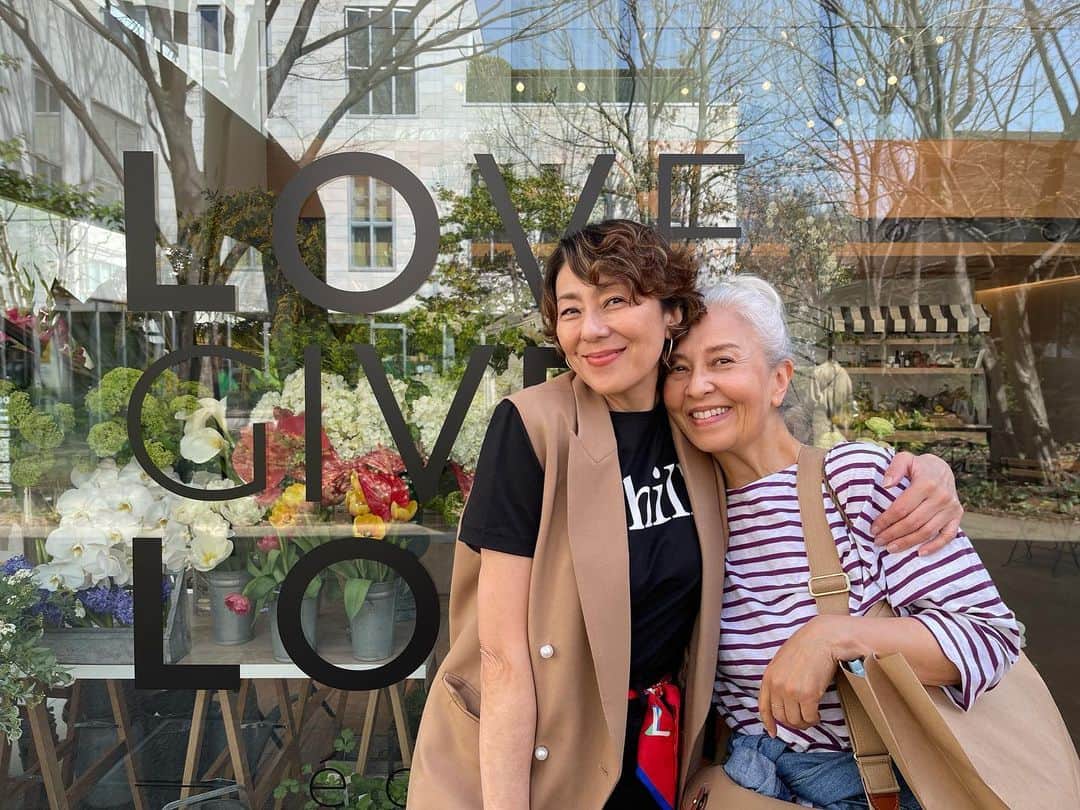 のインスタグラム：「❤️RikacoさんブランドのPop Up Storeに行って来ました❣️ 場所は代官山T-サイト、ガーデン・ギャラリー🌱 私はグレーのスエットをゲットしました💕  @rikaco_official #代官山tsite @daikanyama.tsutaya」