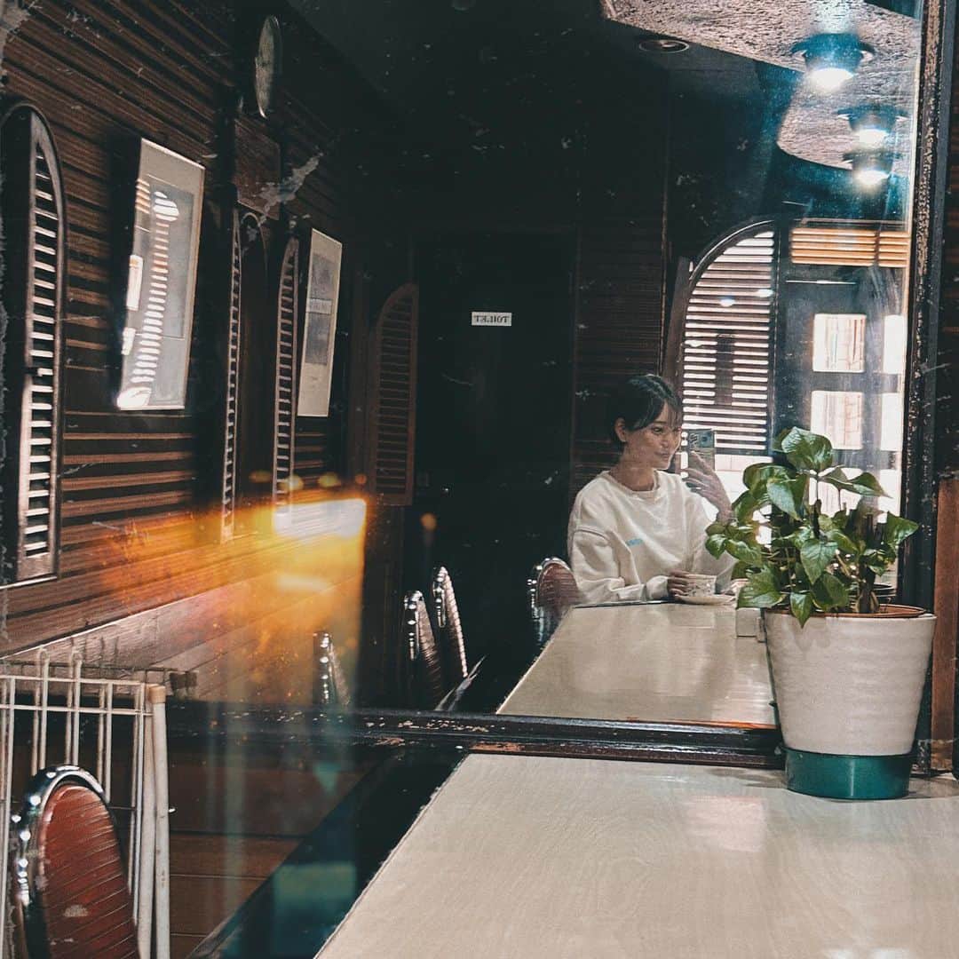 のインスタグラム：「📍熊本「 #喫茶ミミ 」  昔ながらの喫茶店。 1人で入りやすい。  ちょっとおしゃれなのみものから ウィンナーコーヒーちょいす。  #熊本 #熊本カフェ #熊本市 #喫茶店 #ウィンナーコーヒー」
