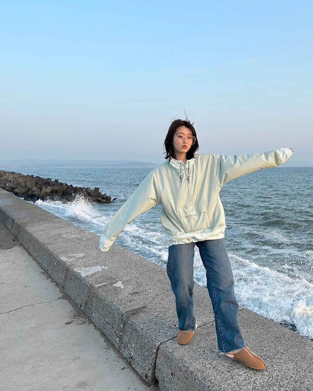 吉永アユリのインスタグラム：「でかでかスクエアメガネ👓 似合ってますか？笑」