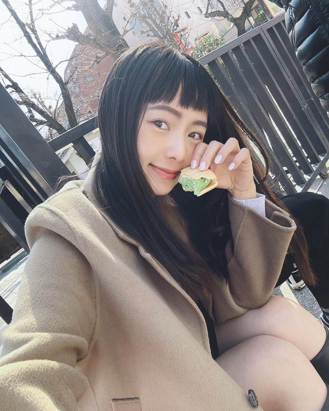 Dewi Chienのインスタグラム：「今日の一日は楽しいグルメ巡り🍵🍡🍓🍦🍠🍫 #最中」