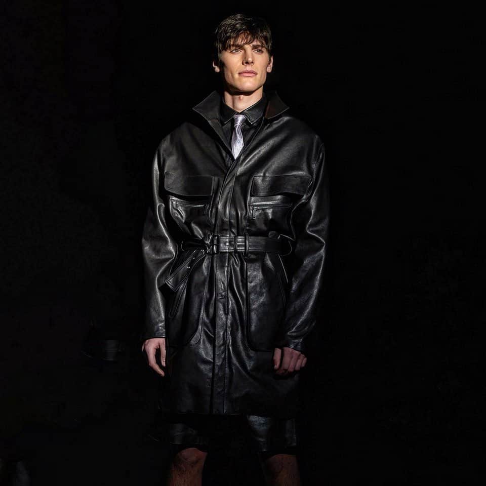 ジトロワのインスタグラム：「Dress your soul | featuring our kingly laya coat, the wander shirt & short from  our aw23-24 collection #jitrois  Thanks @franckdisegni  @charles.leto  Make up  @violettelhotelliermuha @elvire_thuot  @turtlemaxstudio」