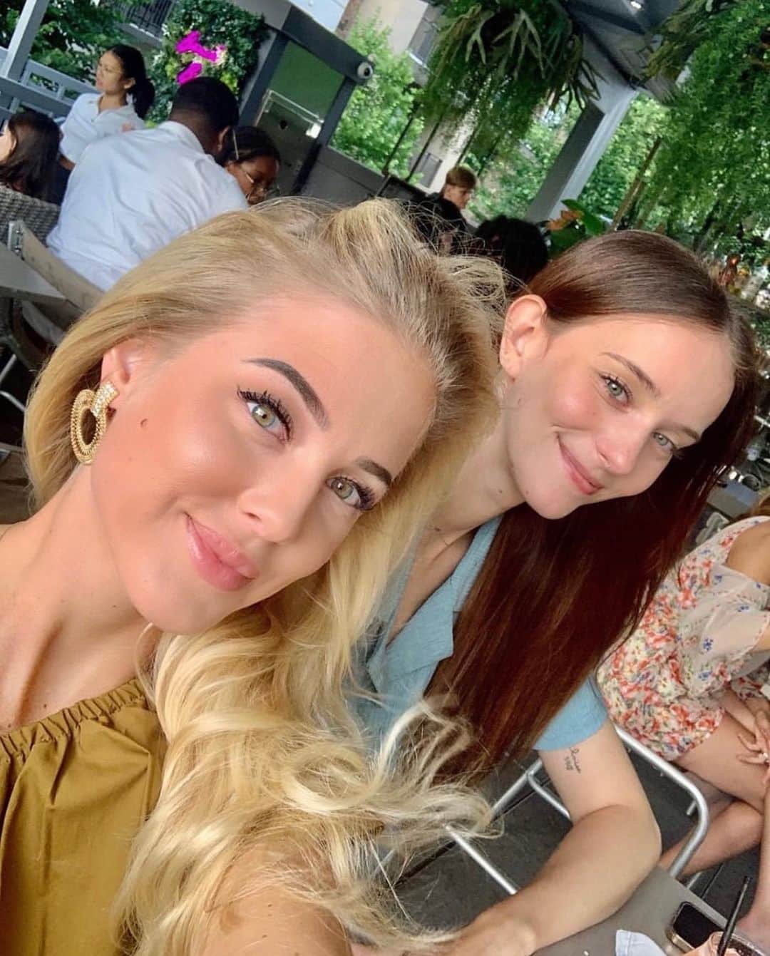 Breonne Rittingerのインスタグラム：「Happiest Birthday to the best sister in the world! I love you so much and can’t wait for what the year holds for you! I have a feeling it’s going to be your best year yet! ❤️」