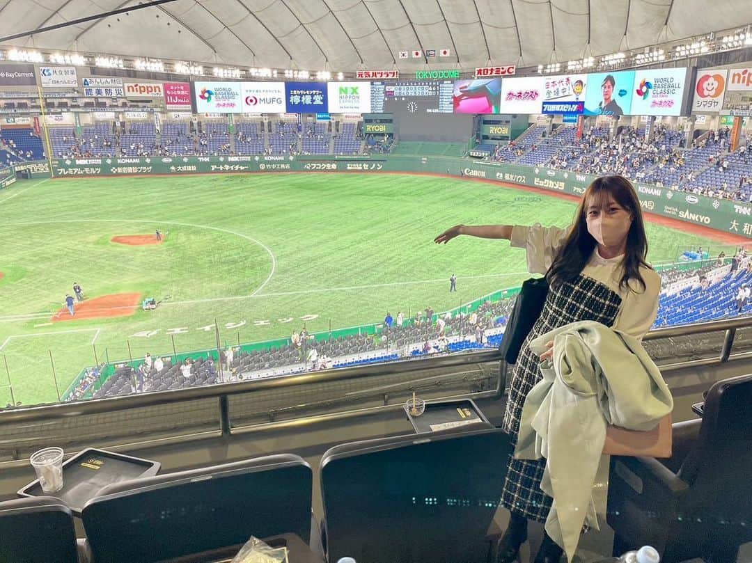 長谷川麻衣のインスタグラム：「WBC日本vs韓国戦を観に行ってきました⚾️  今日も勝ったし三連勝嬉しいですね☺️  明日もペッパーミルたくさんひこう💫  （私の腕が短いことについては触れないでください🙏笑）  #wbc2023」