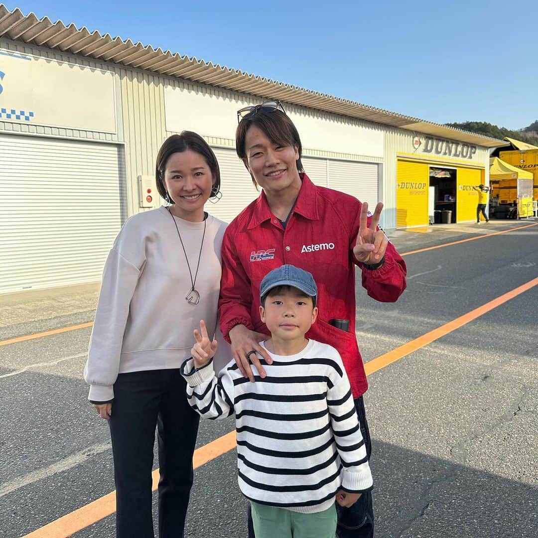 松下信治のインスタグラム：「岡山公式テスト1日目終了✌️  #広島から来てくれた #工場長のファン #イコール俺のファン」