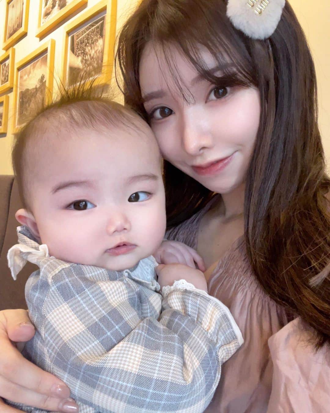 まりんのインスタグラム：「スタバにて💕🫰🏻笑  #baby #7ヶ月ベビー」