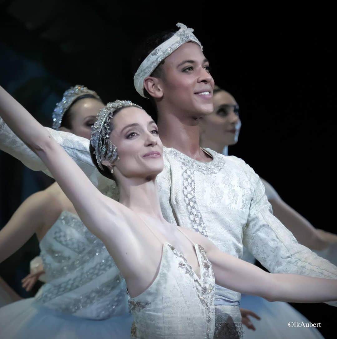 ドロテ・ジルベールのインスタグラム：「Félicitations @guillaumediop nommé Danseur étoile ⭐️👏🏼👏🏼👏🏼」